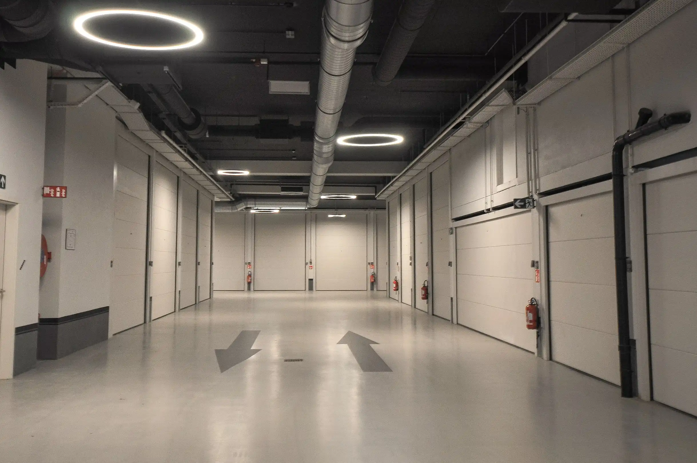 Zeer ruime garagebox van ongeveer 23m² gelegen in het zoute. foto 4