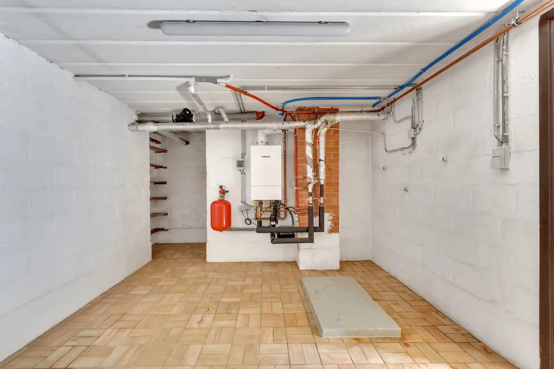 Vrijstaande, gelijkvloerse woning met zolder en kelder foto 17