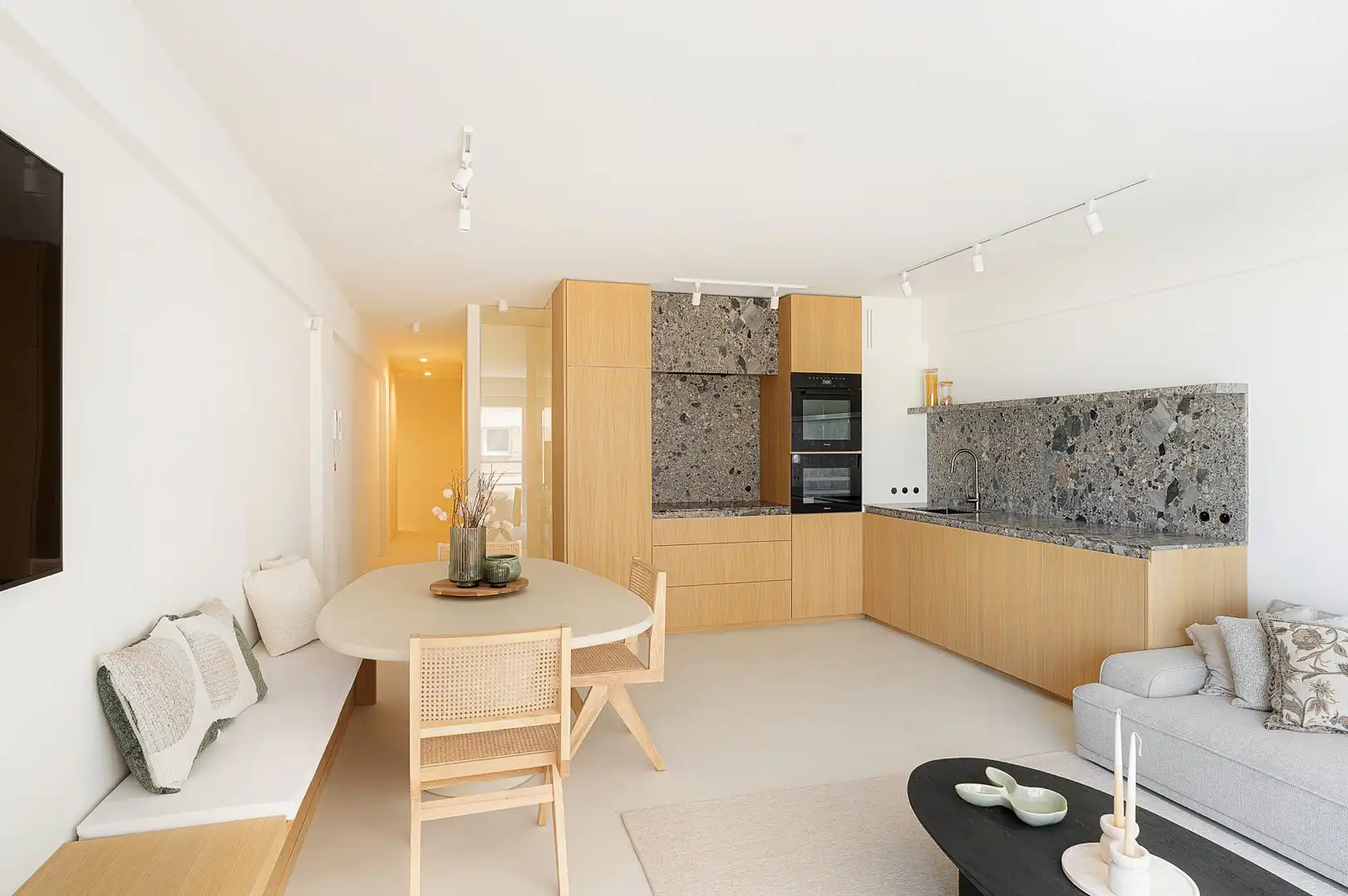 Prachtig zonnig gerenoveerd appartement met zeezicht. foto 5