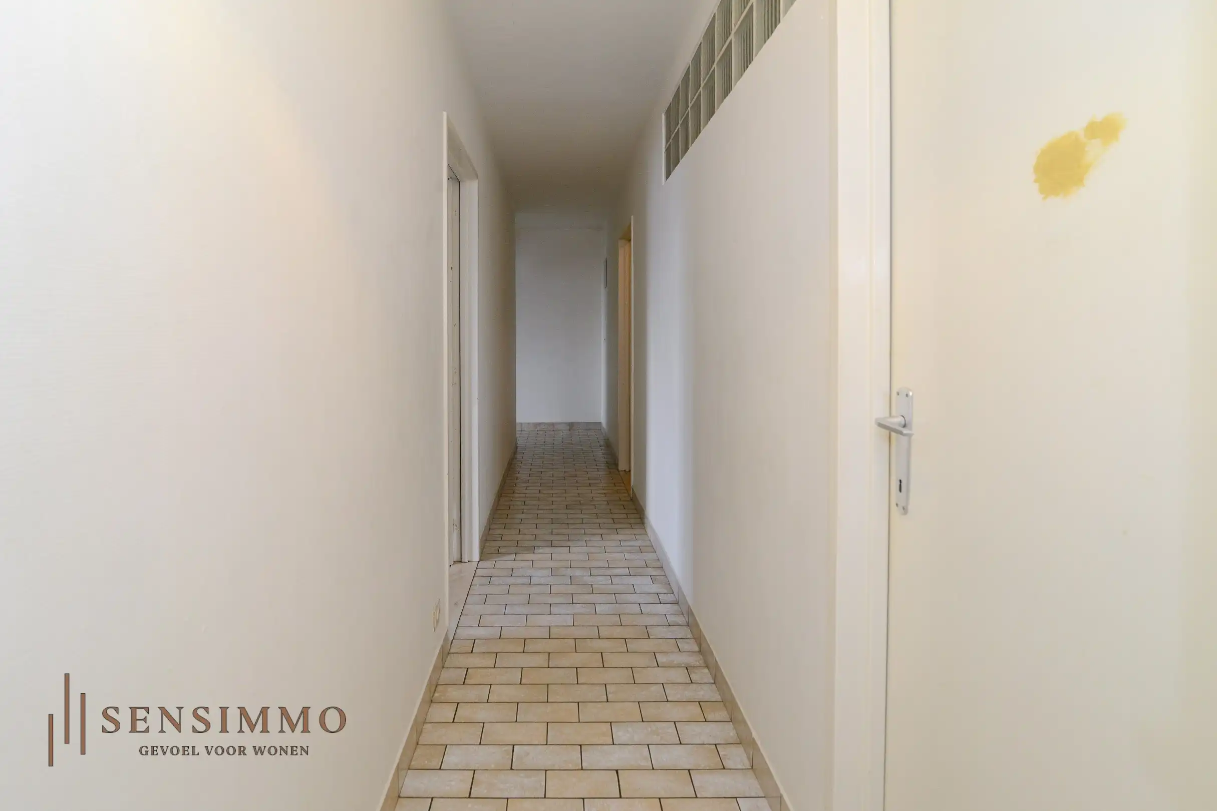 Gelijkvloersappartement met 2 slaapkamers + terras, parking en kelderberging foto 11