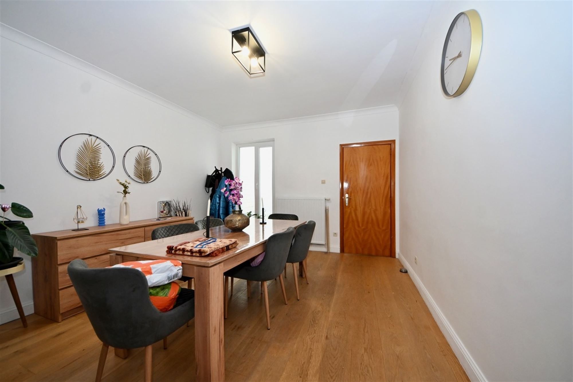 Gerenoveerde woning met 4 slaapkamers en tuin.  foto 4