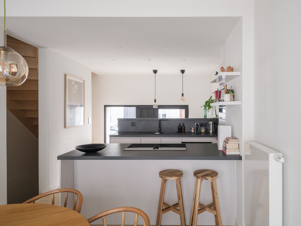 Volledig gerenoveerde woning (190 m² bvo) met 3 slaapkamers en zonovergoten dakterras, gelegen nabij de Visserij. foto {{pictureIndex}}