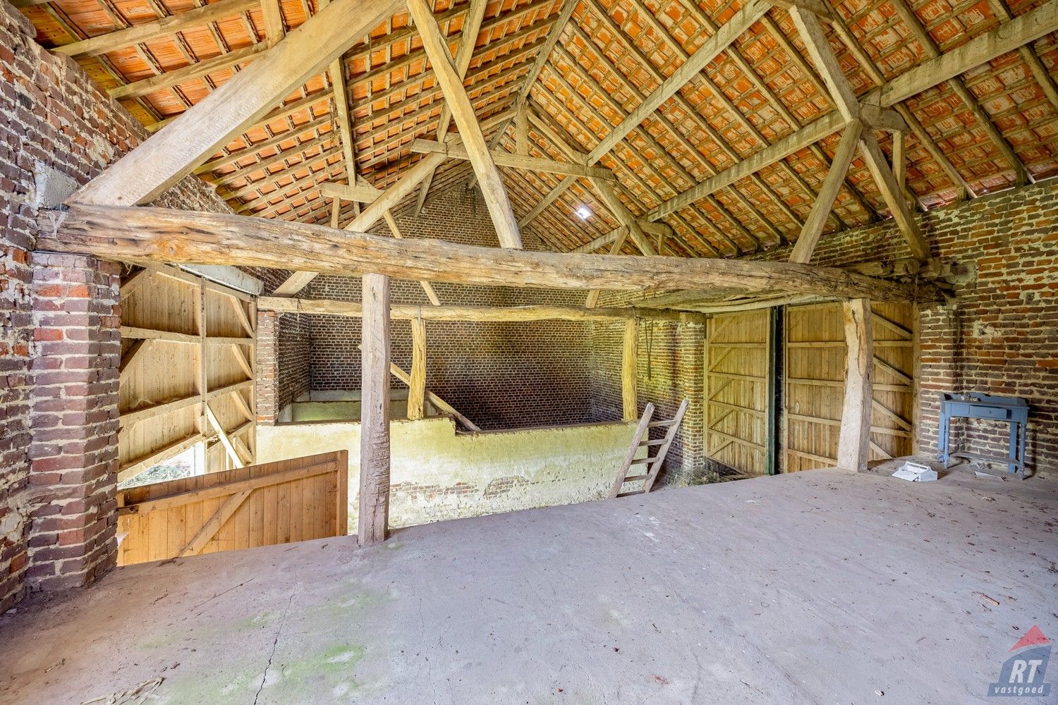 Ruim bouwperceel met verkavelingsmogelijkheden foto 9