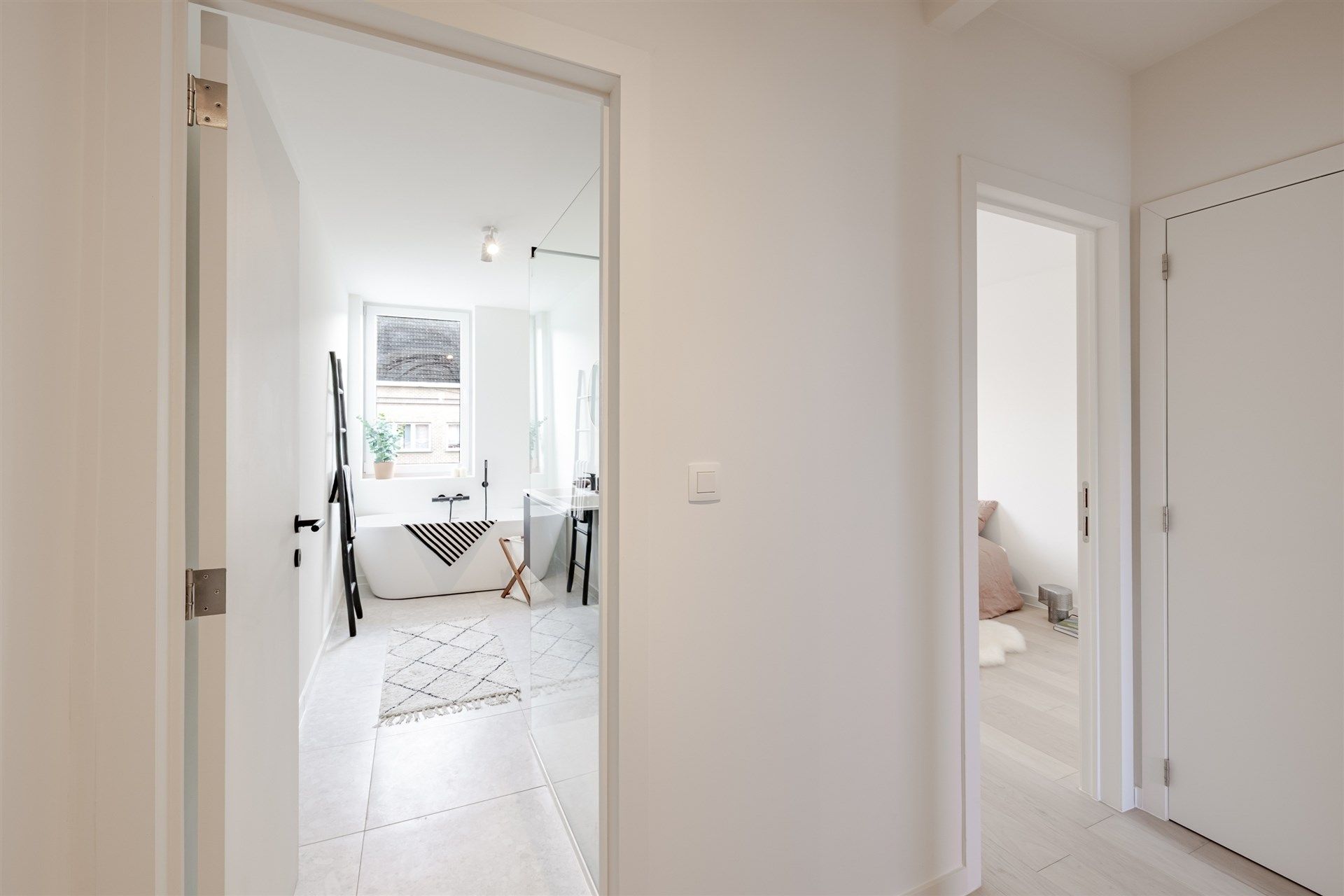 Subliem gerenoveerde woning met 4 slks op topligging foto 14