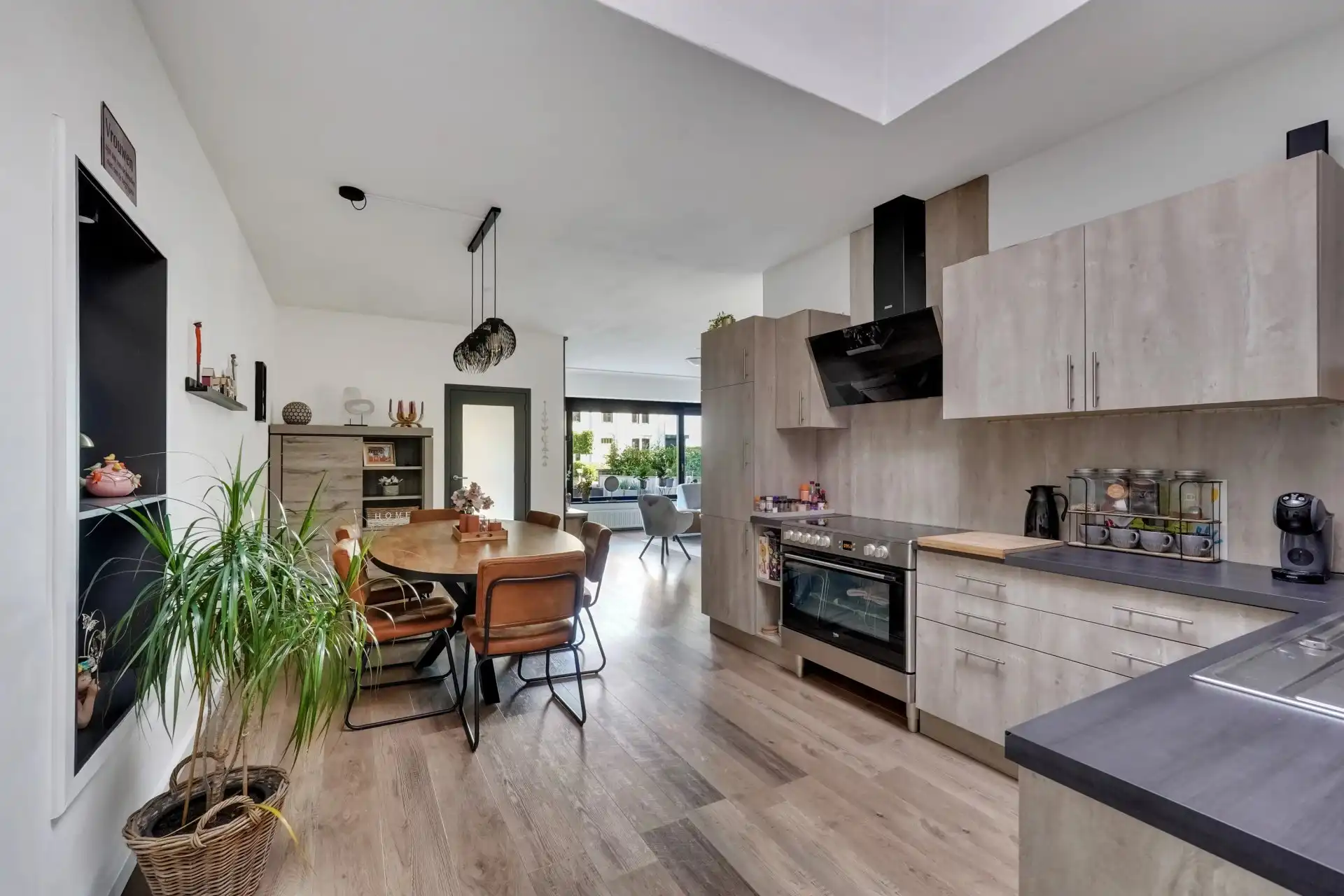 Volledig gerenoveerde gelijkvloerse woning met tuin in Riemst foto 8
