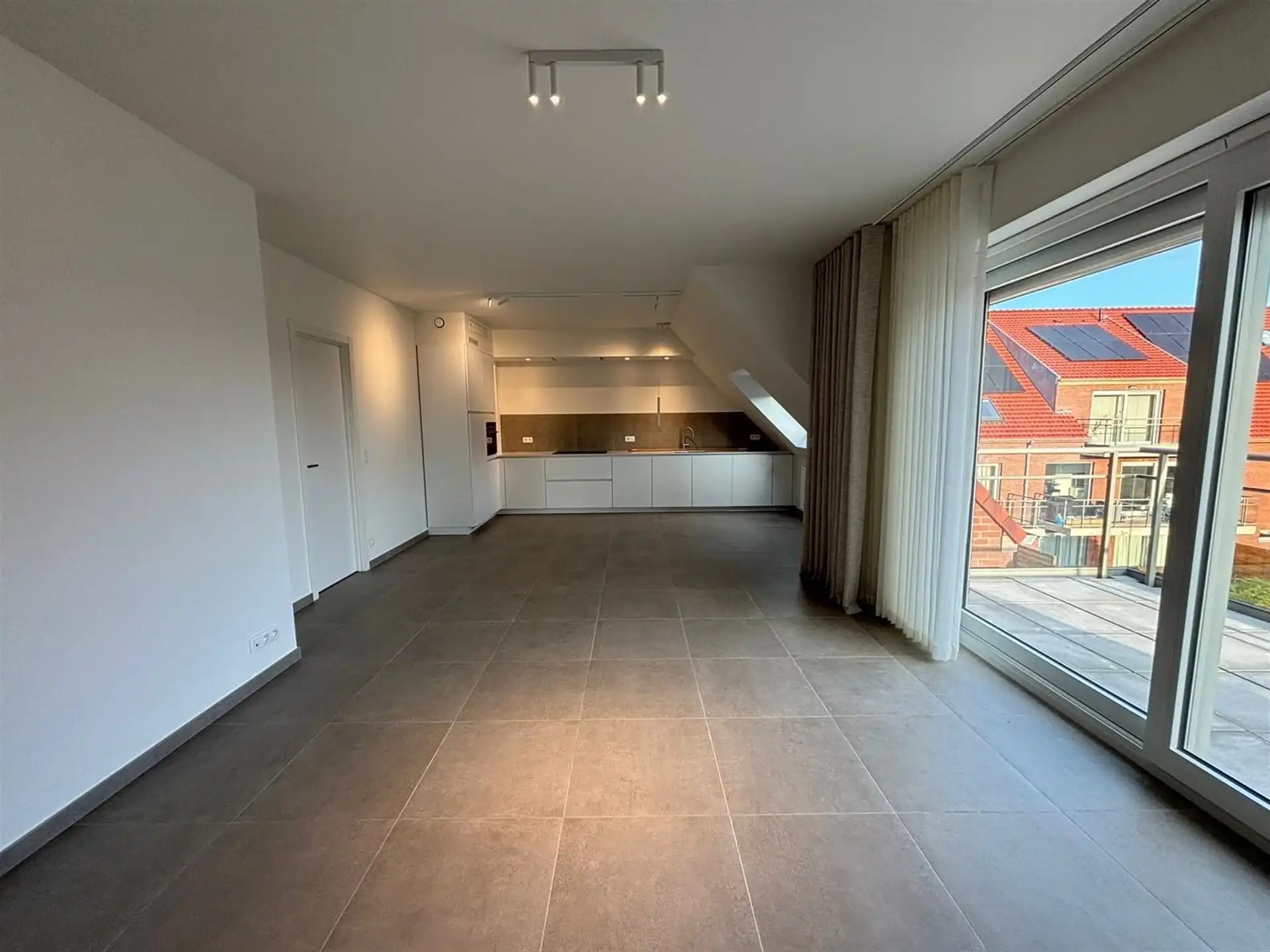 Nieuwbouw appartement nabij het centrum en park! foto 3