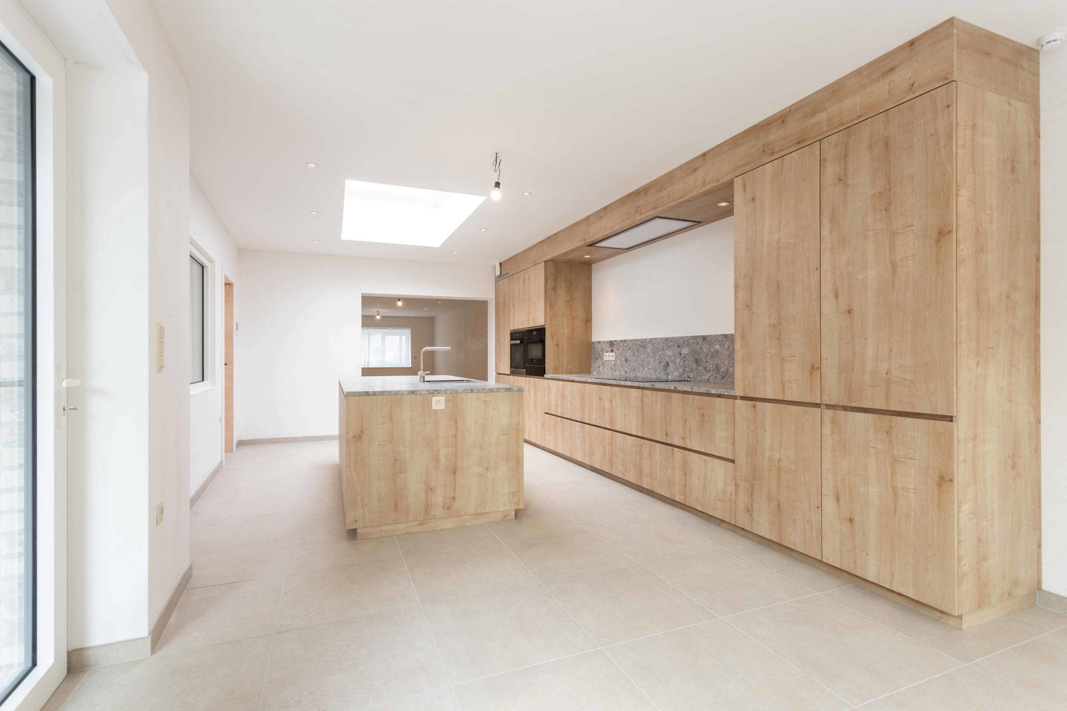 Gelijkvloers appartement met buitenruimte in het centrum! foto 2