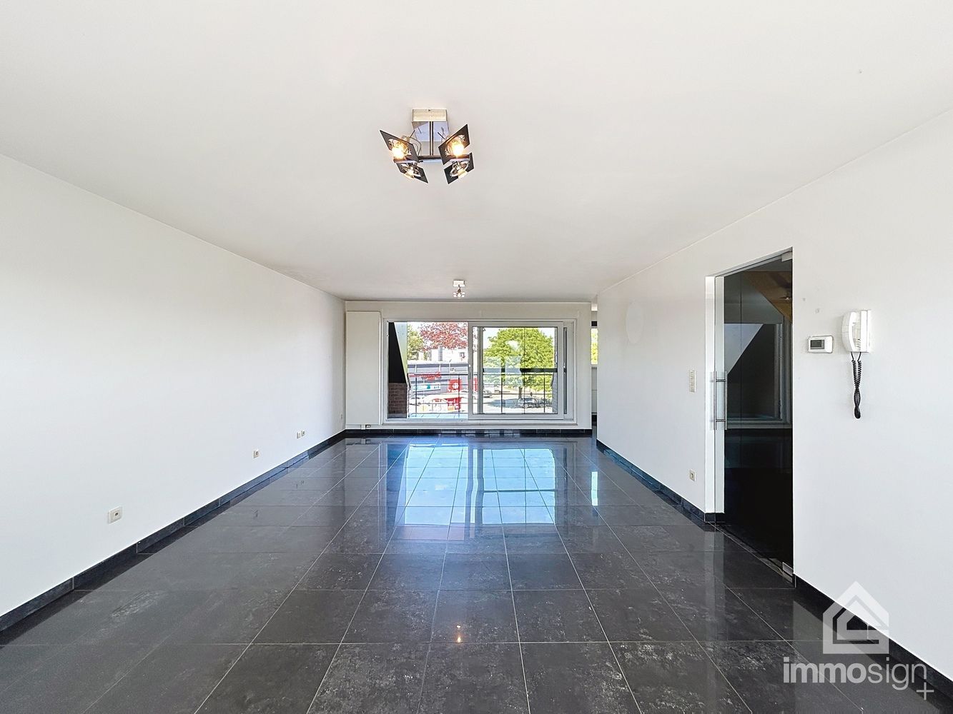 Ruim appartement met twee slaapkamers én twee terrassen te Hamont! foto 5