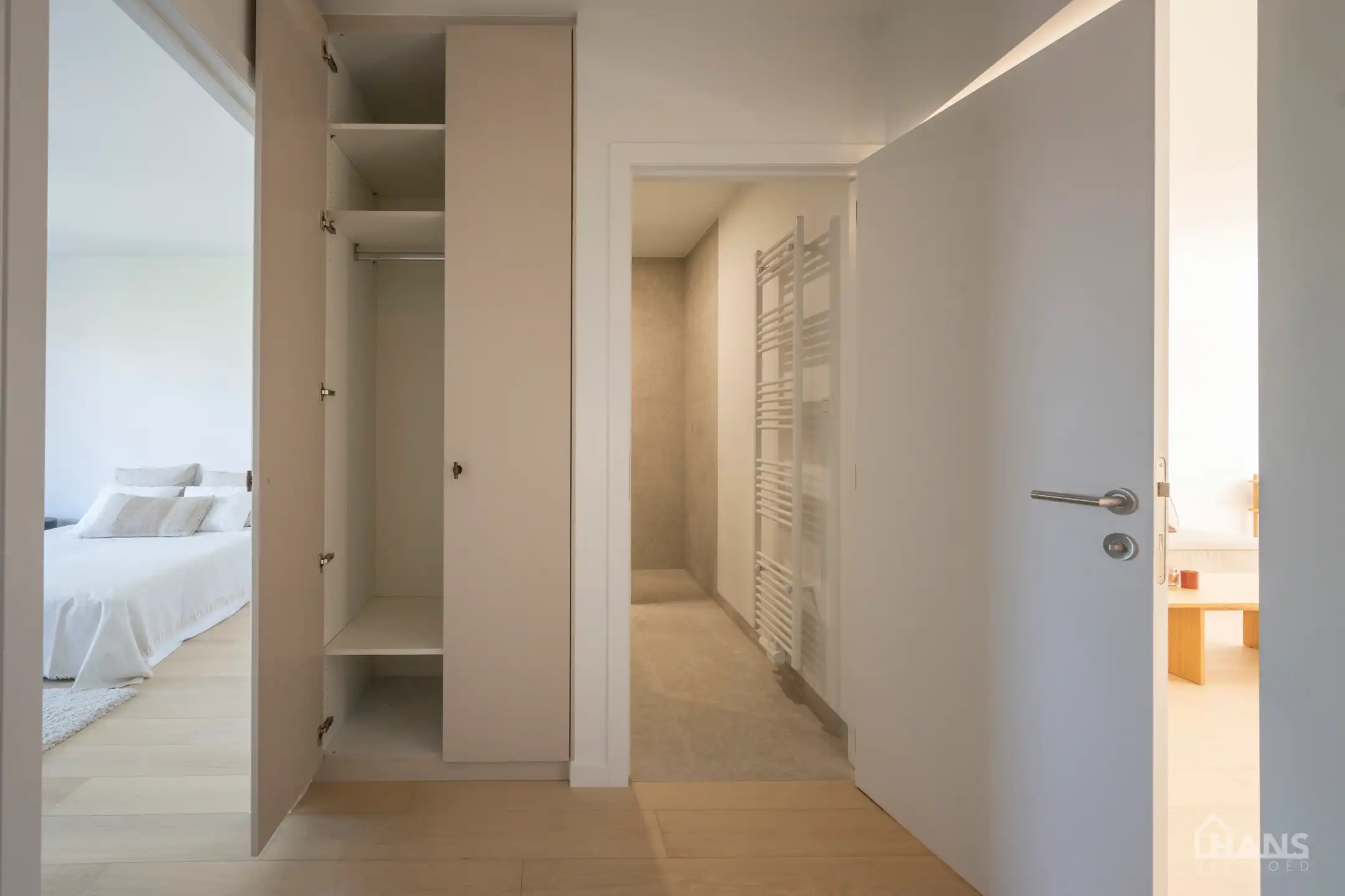 Gerenoveerd appartement foto {{pictureIndex}}