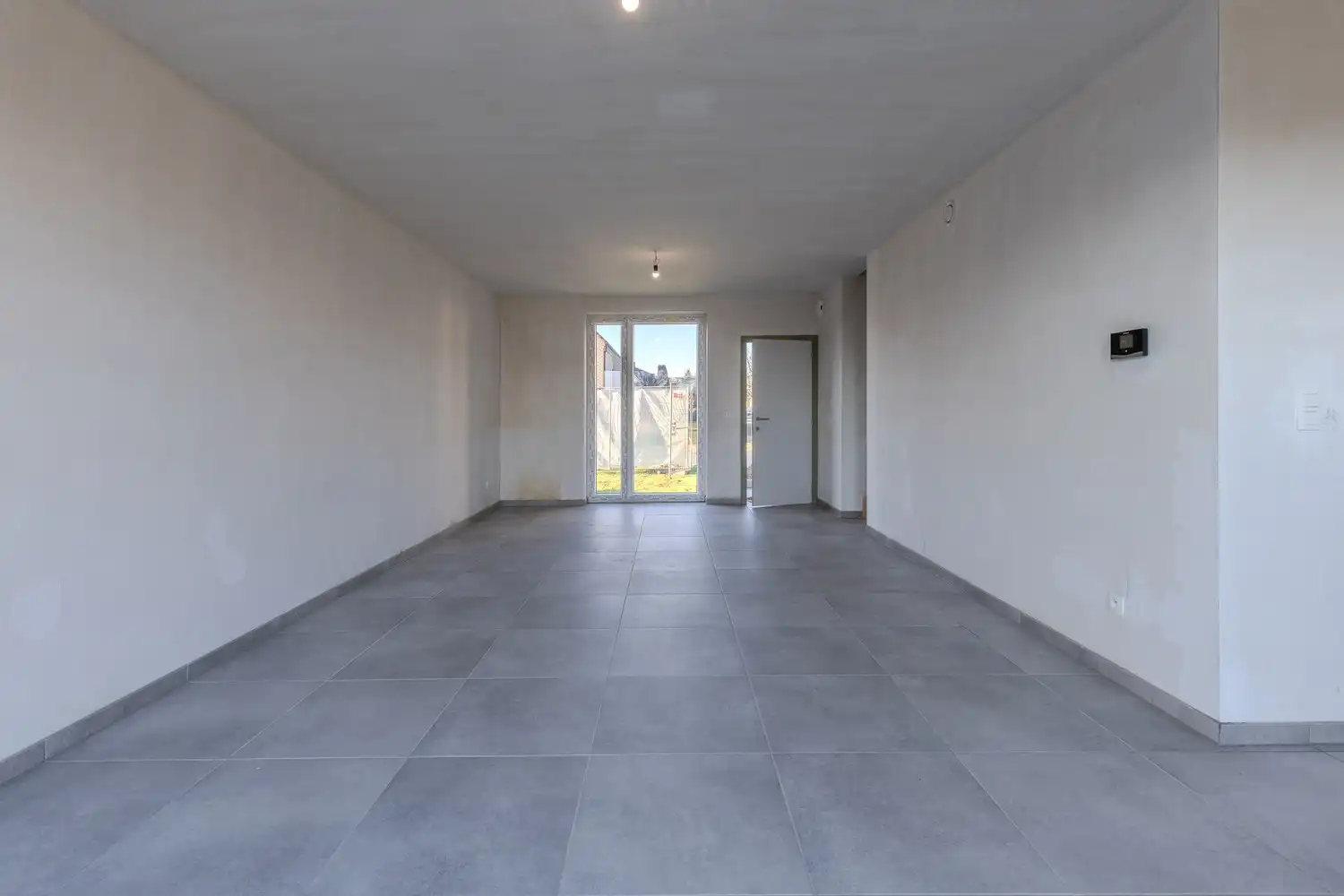 Hedendaagse nieuwbouwwoning met drie slaapkamers op rustige ligging in Neeroeteren foto 6