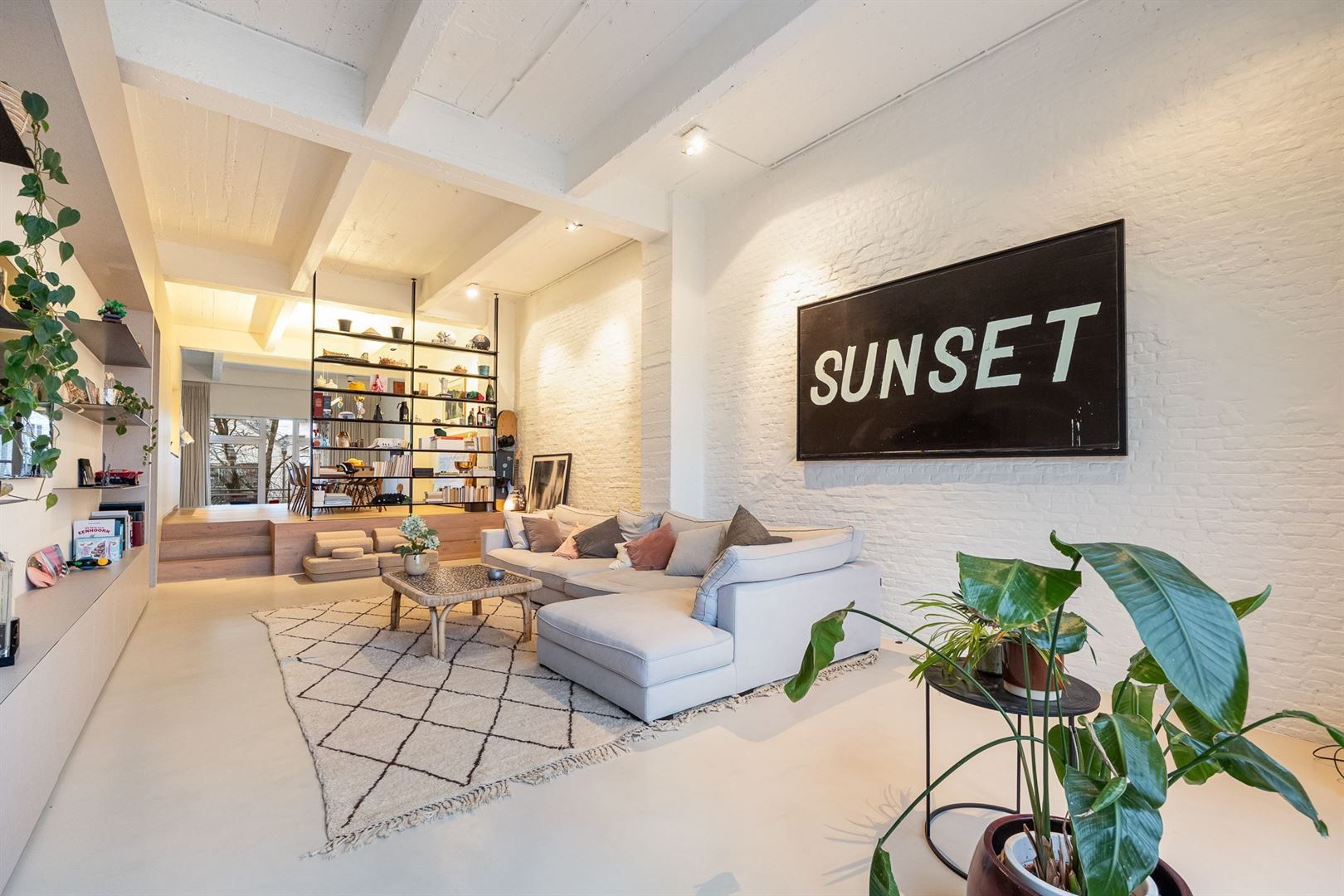 XXL loft met industriële ziel en terras foto 3