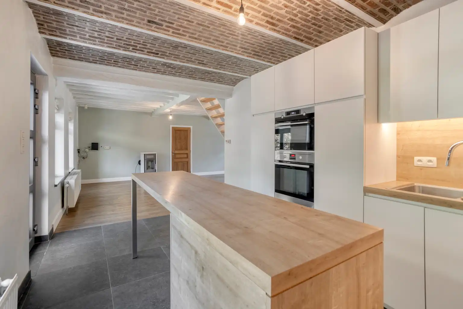 RUIME WONING MET TUIN IN BOUTERSEM foto 6