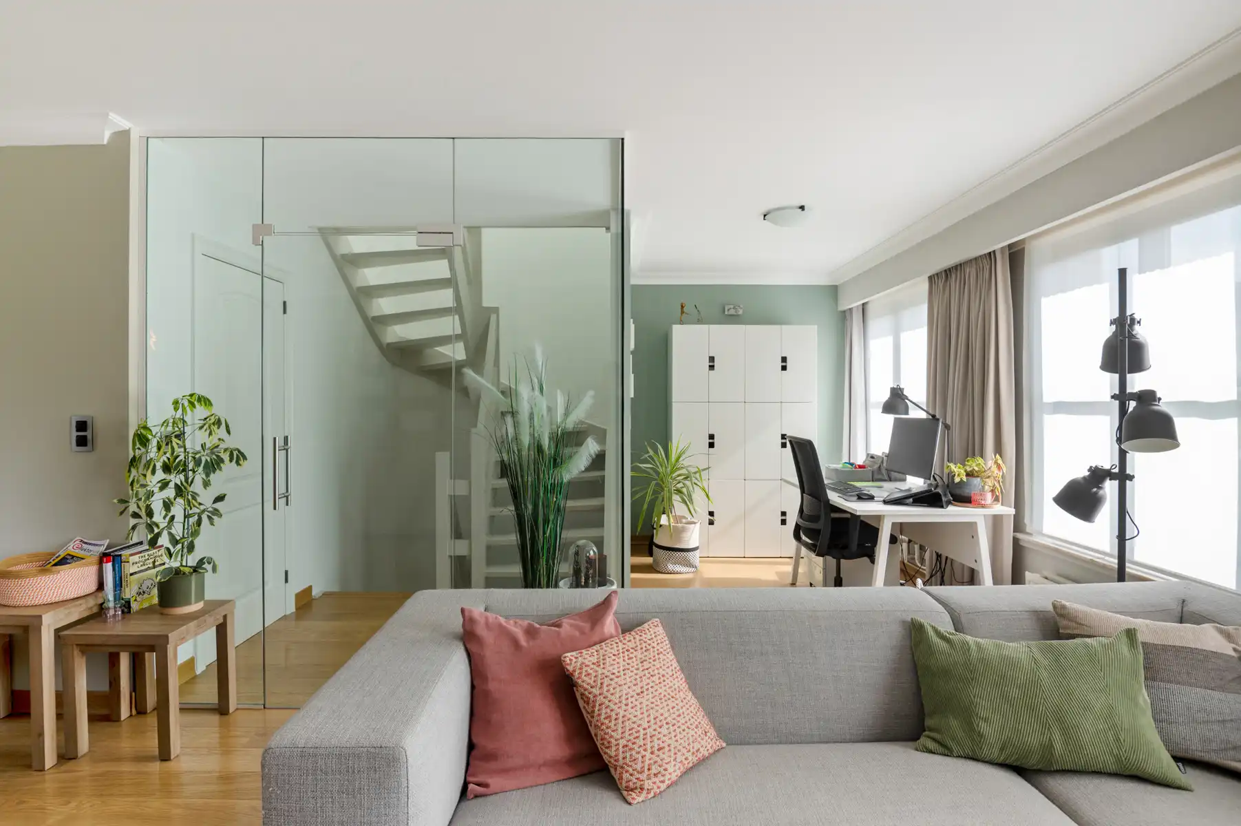 Een bel-etage met een verhaal op elke verdieping foto 11