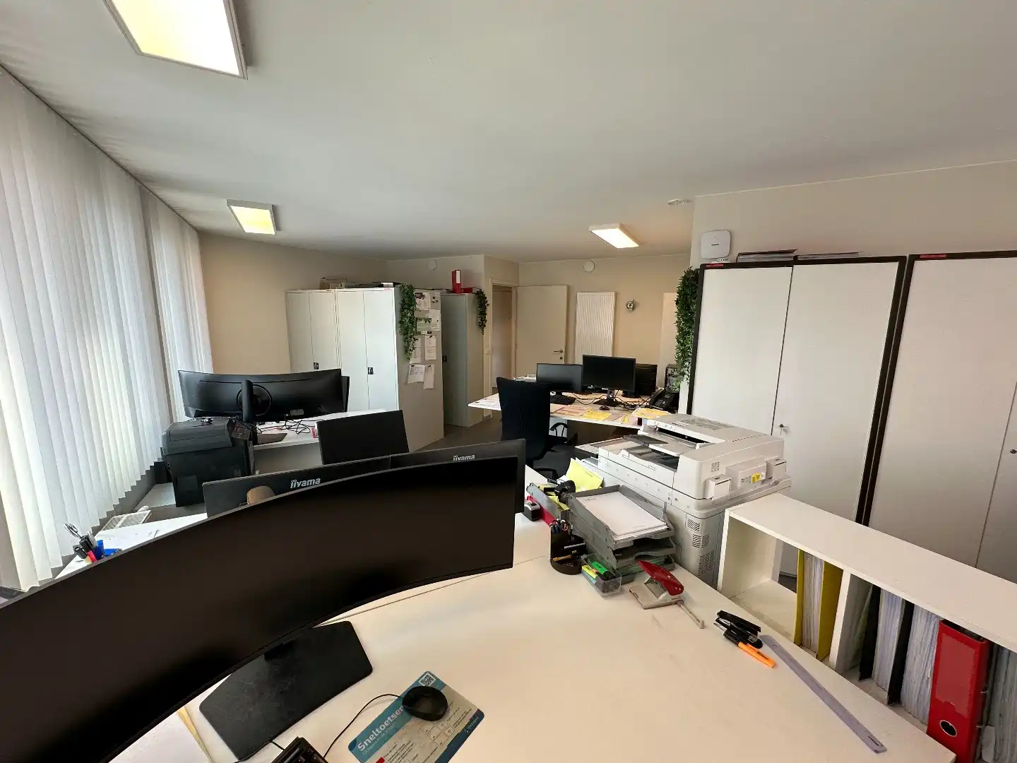 Instapklare kantoorruimte centrum Torhout, unieke kans! foto 12