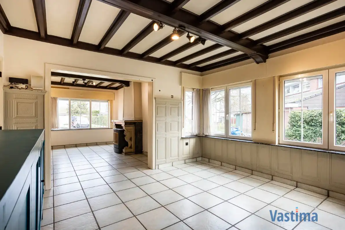 Te renoveren, halfopen woning met zuid gerichte tuin foto 2