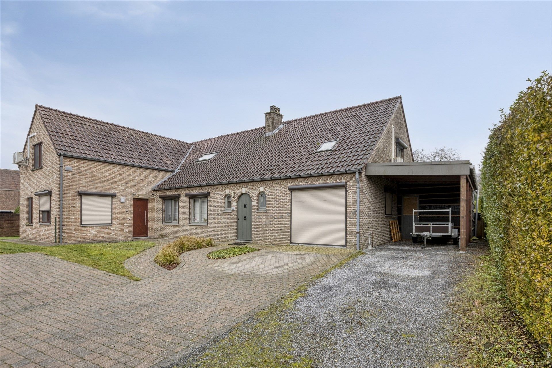 Instapklare recent vernieuwde gezinswoning foto {{pictureIndex}}