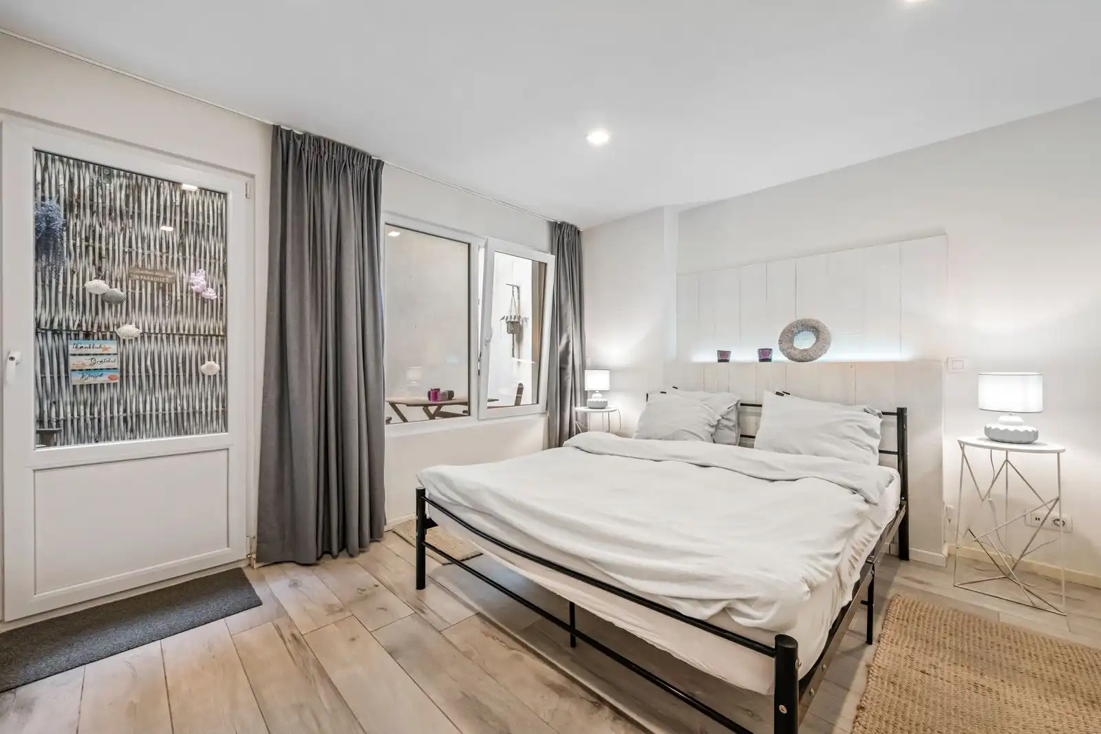 Modern en gezellig appartement met 1 slpk én terras achteraan pal aan het strand ! foto 11