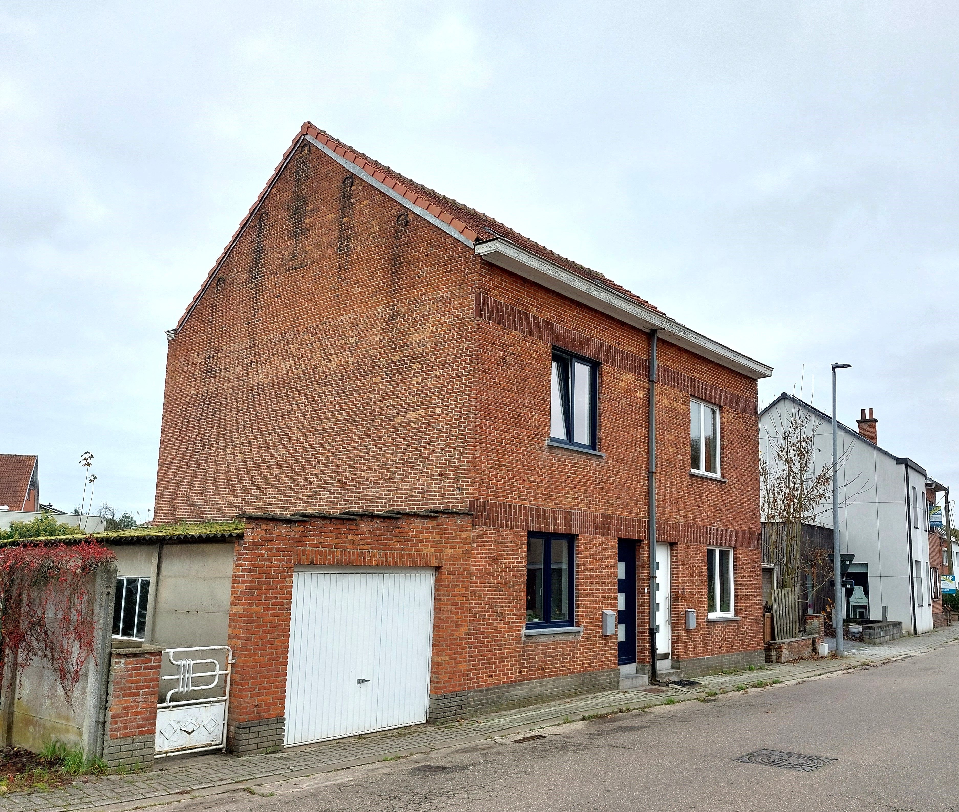 Stadsrand / woning met 3 slaapkamers /  tuintje en garage foto 18