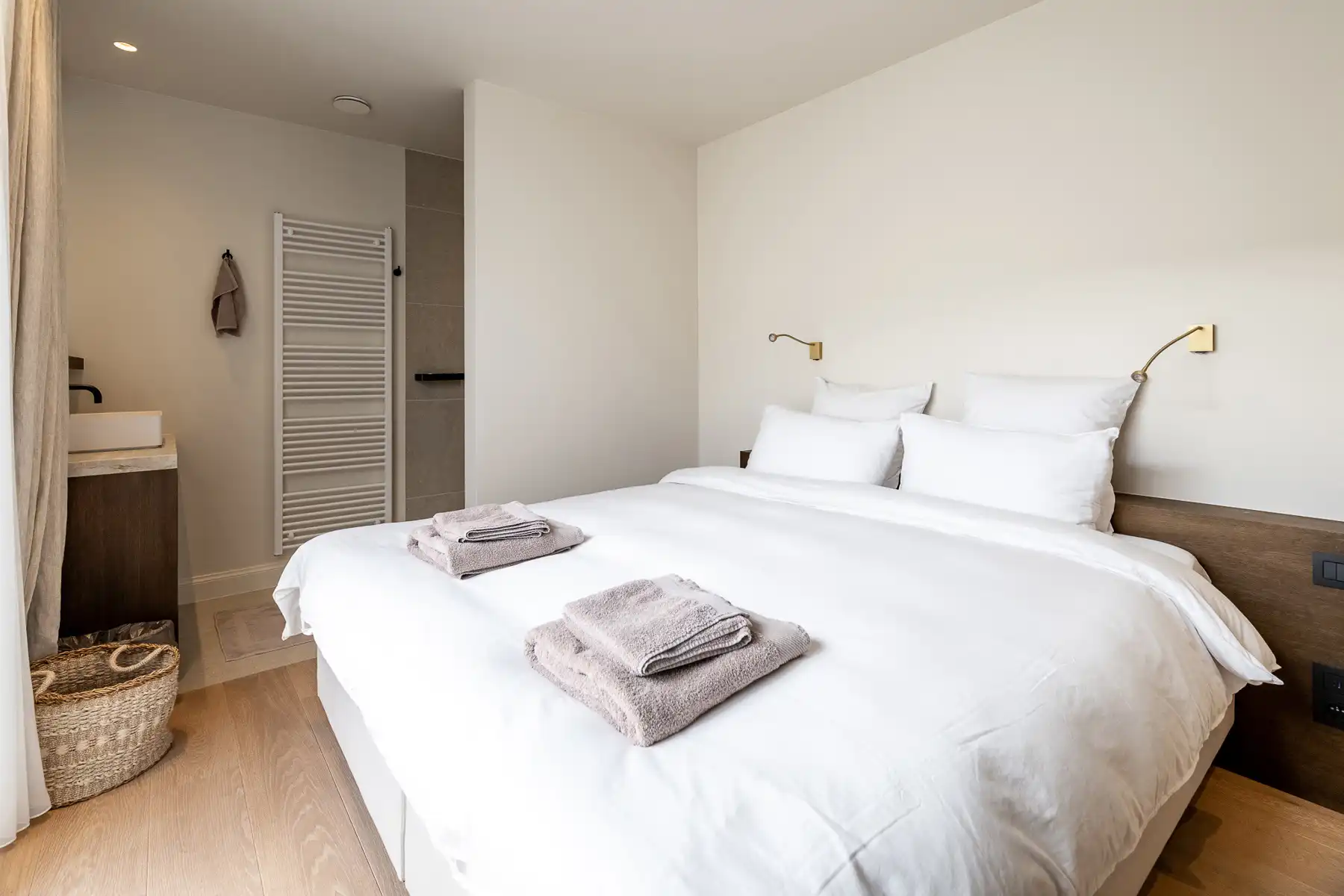 Centrale nieuwbouwwoning met lift en privéparking foto 17