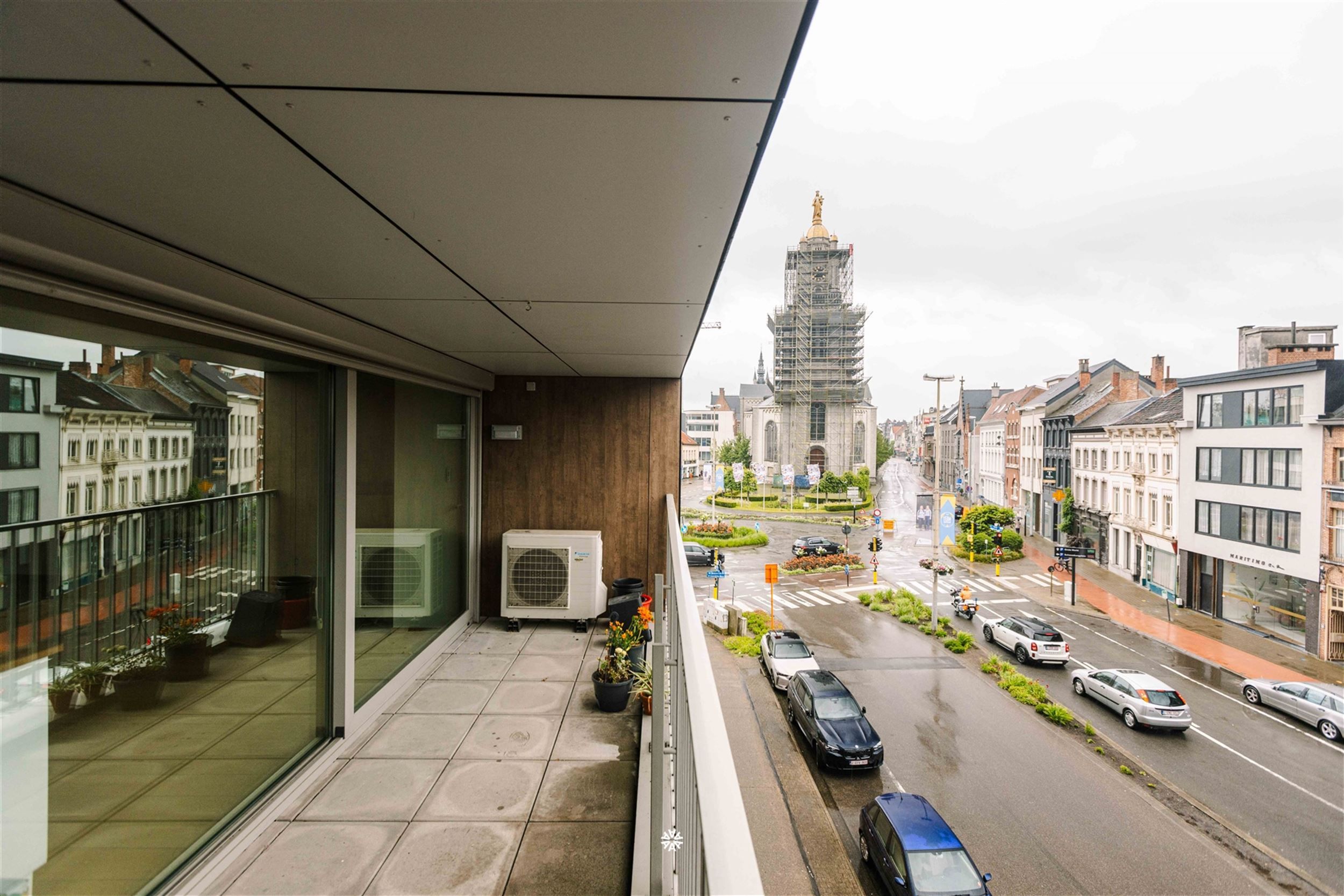 Riant appartement met drie slaapkamers nabij de Grote Markt foto 12