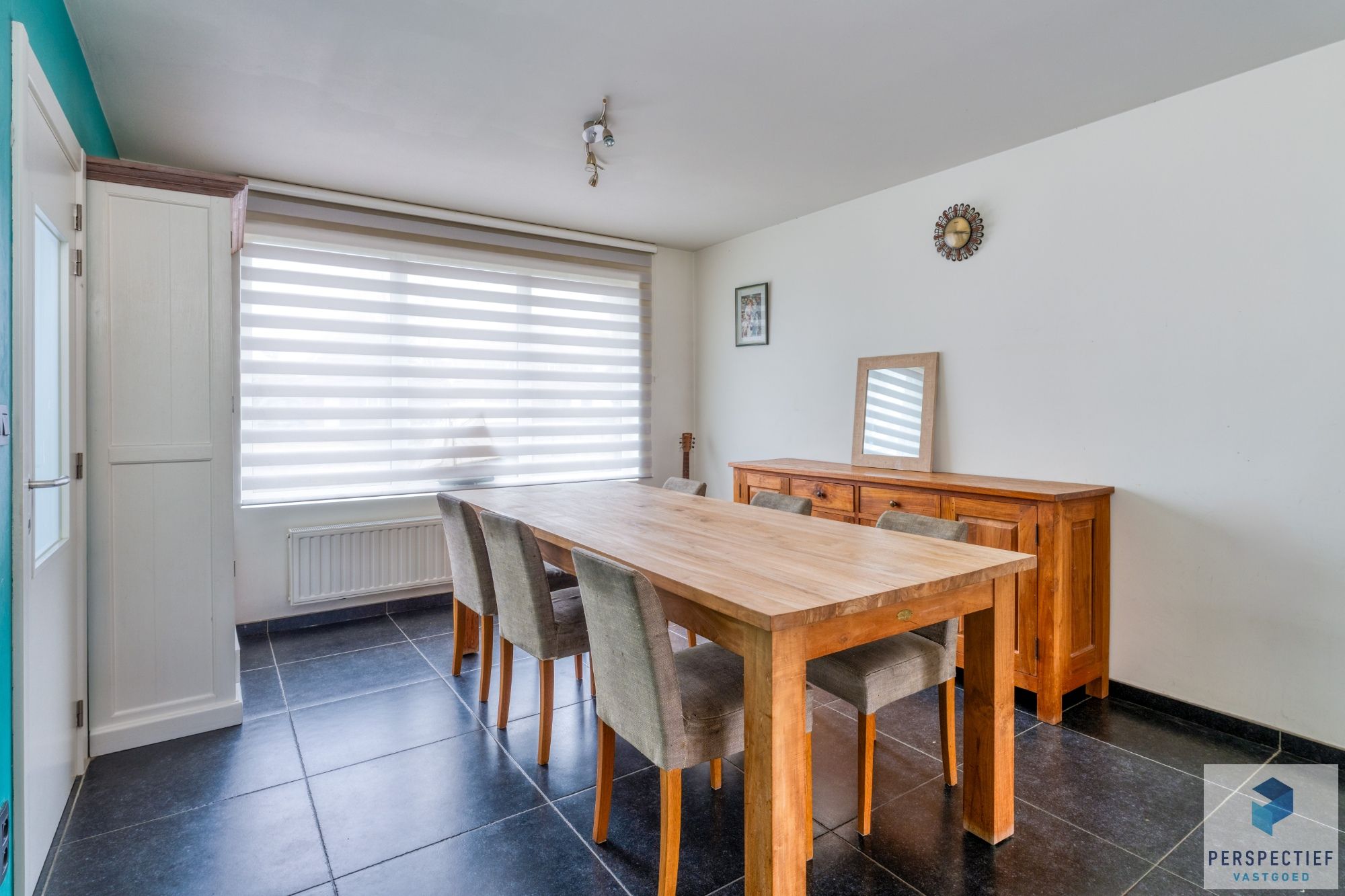 Ruime gerenoveerde woning met 4 slpk, grote tuin en garage foto 10