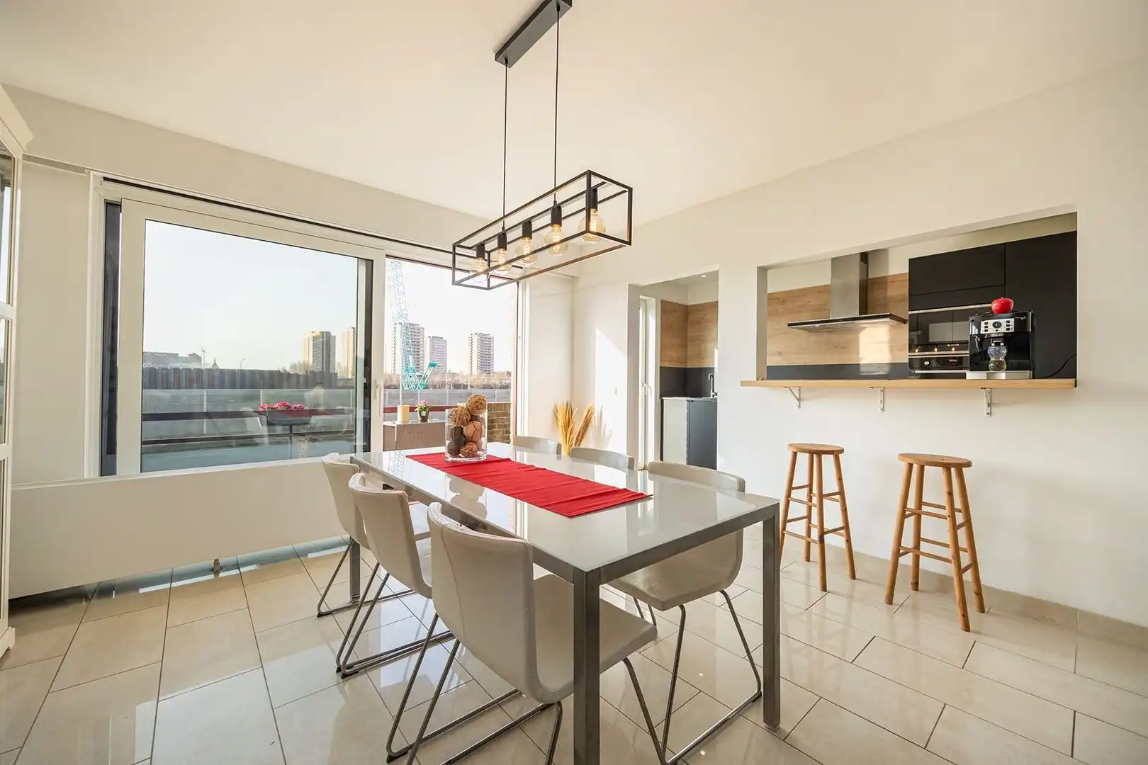 Appartement met 2 terrassen in doodlopende straat foto 4