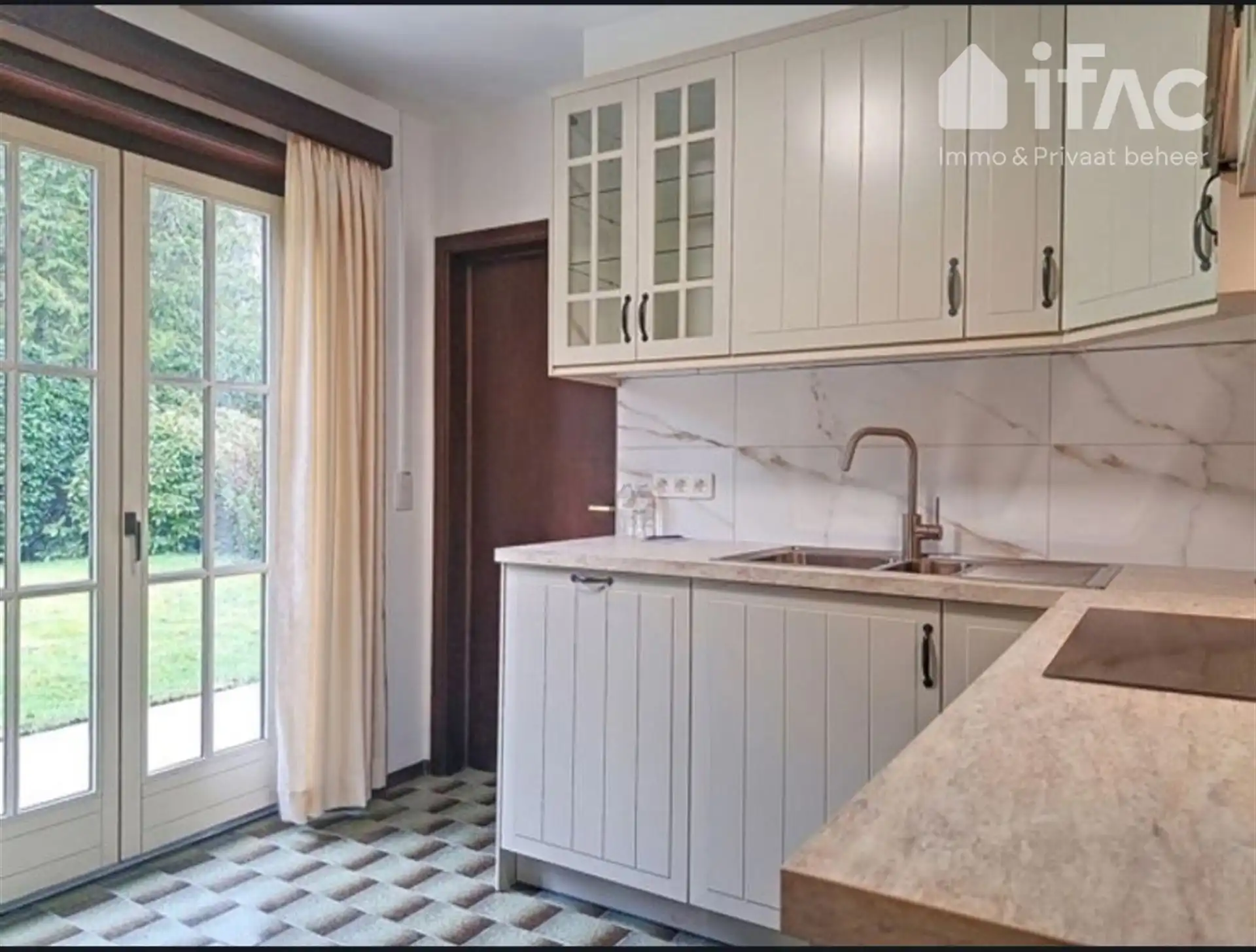 Leuk gelegen 3 slaapkamer woning met zonnepanelen foto 4