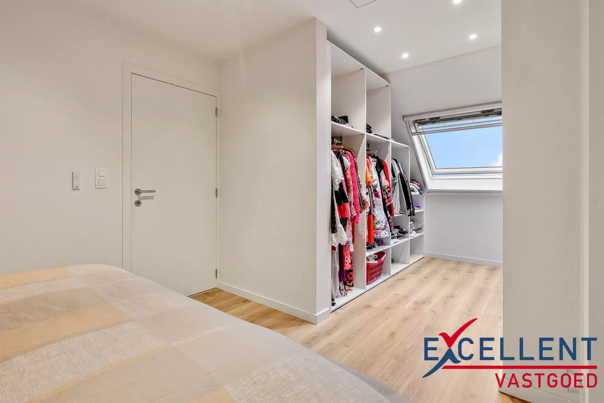 Instapklare en ruime woning met 5 slaapkamers in Zulte te koop foto 13