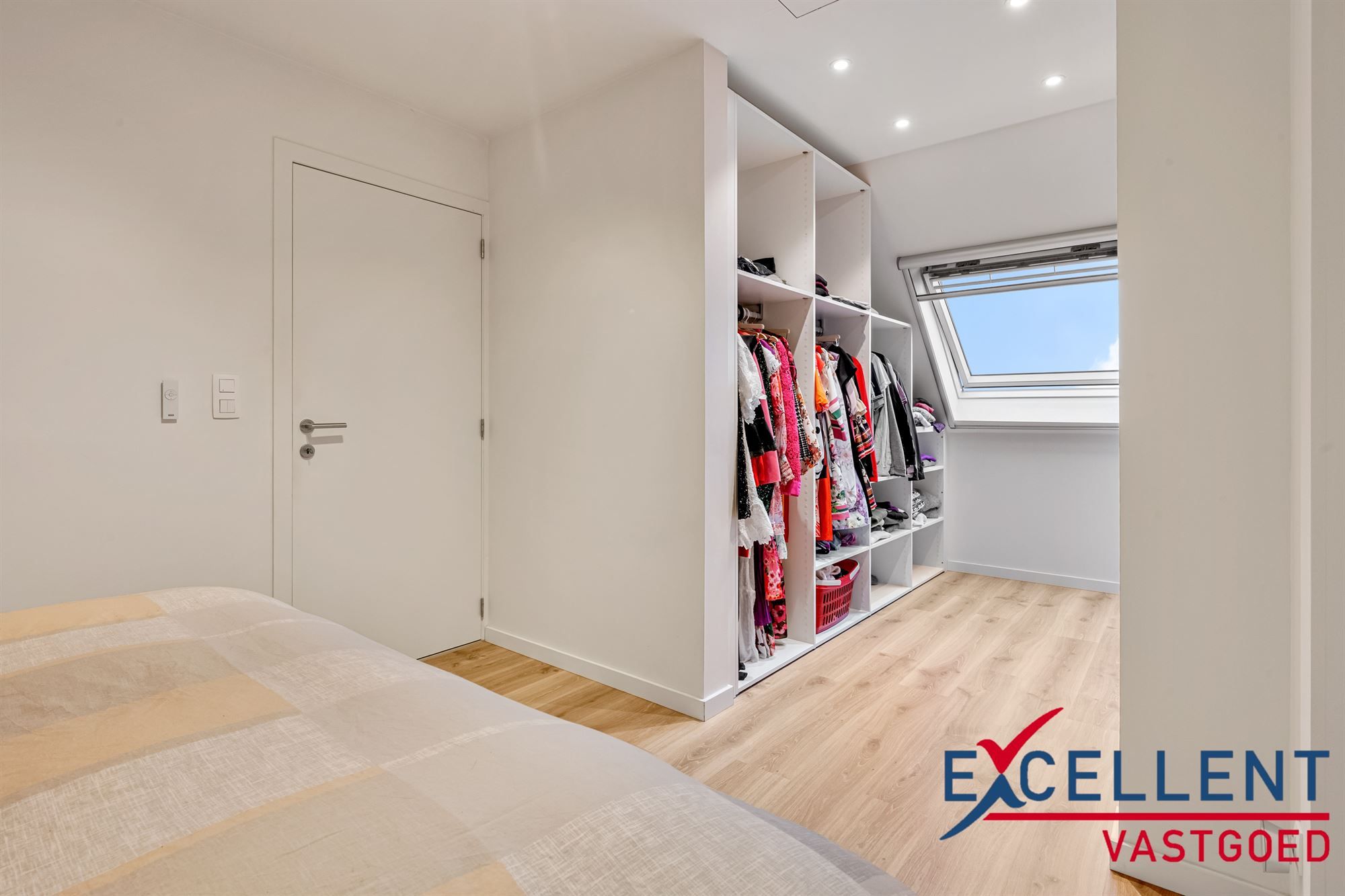 Instapklare en ruime woning met 5 slaapkamers in Zulte te koop foto 13