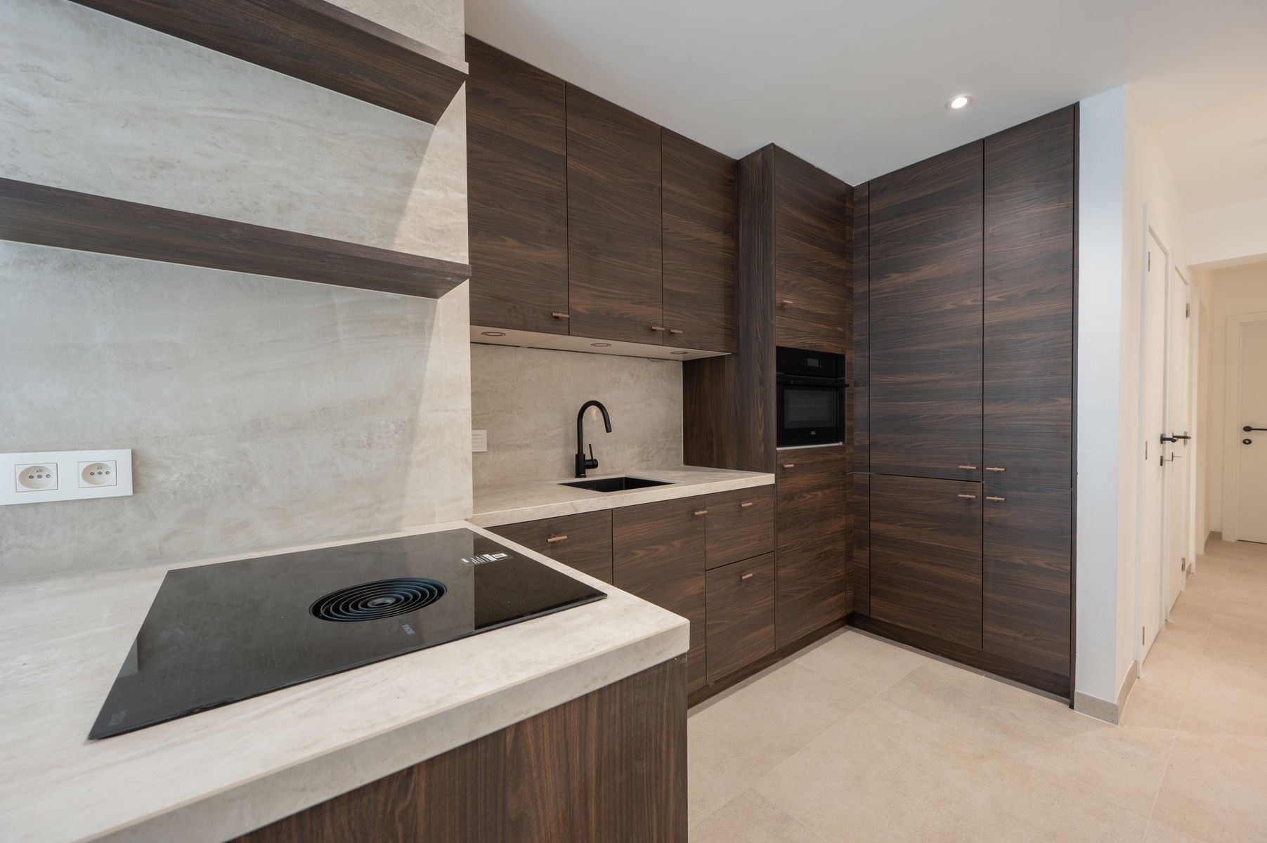 Gerenoveerd 2-slaapkamer appartement met zeezicht foto 5