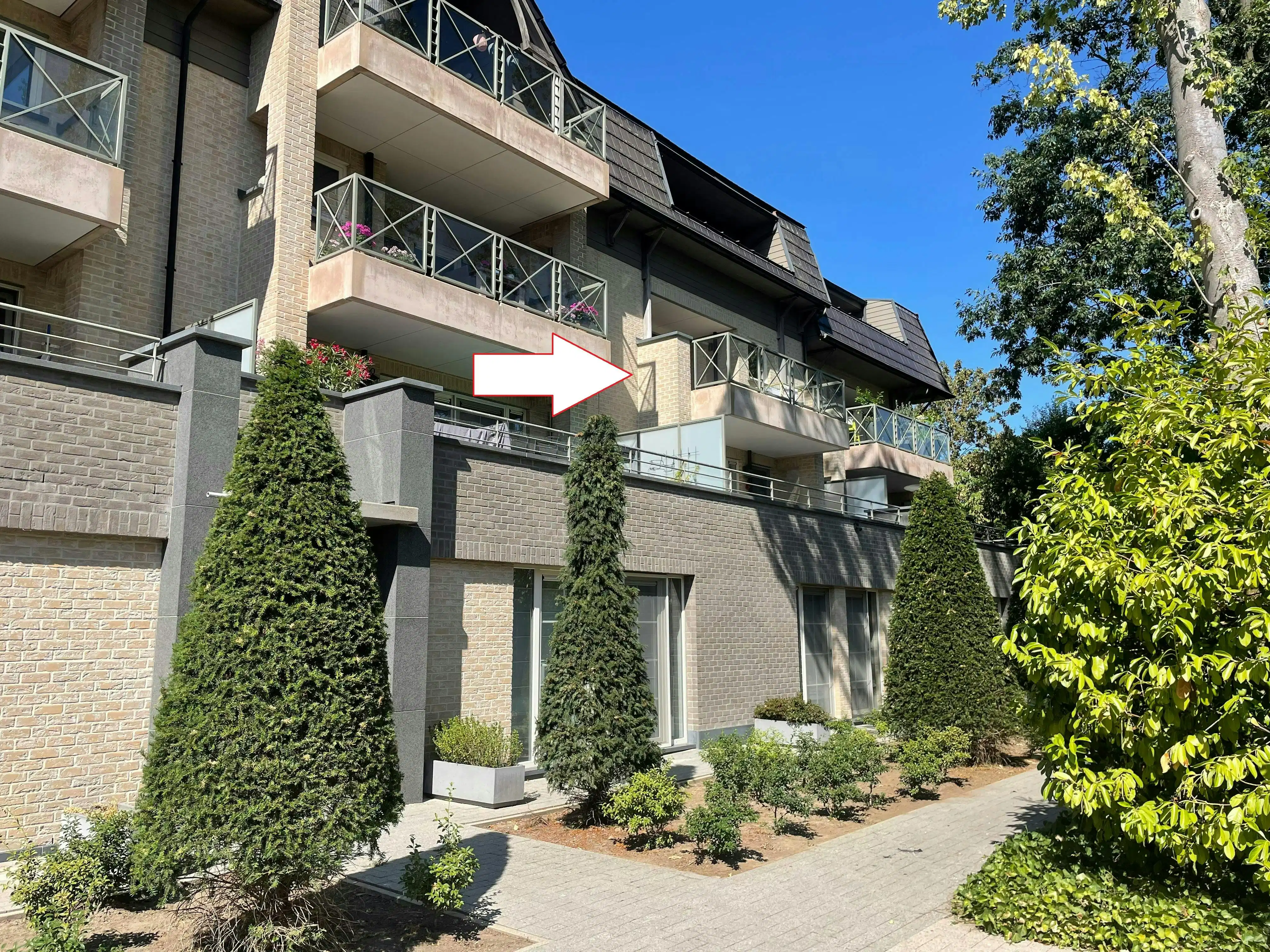 Mooi parkappartement met 2 slaapkamers, garage en 2 kelders foto 2