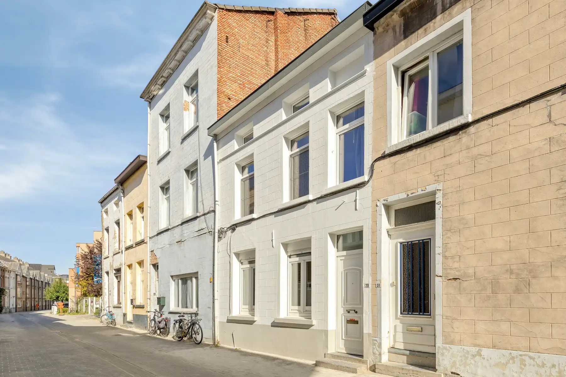 Instapklare & gerenoveerde tweegevelwoning met 4 slaapkamers foto 3