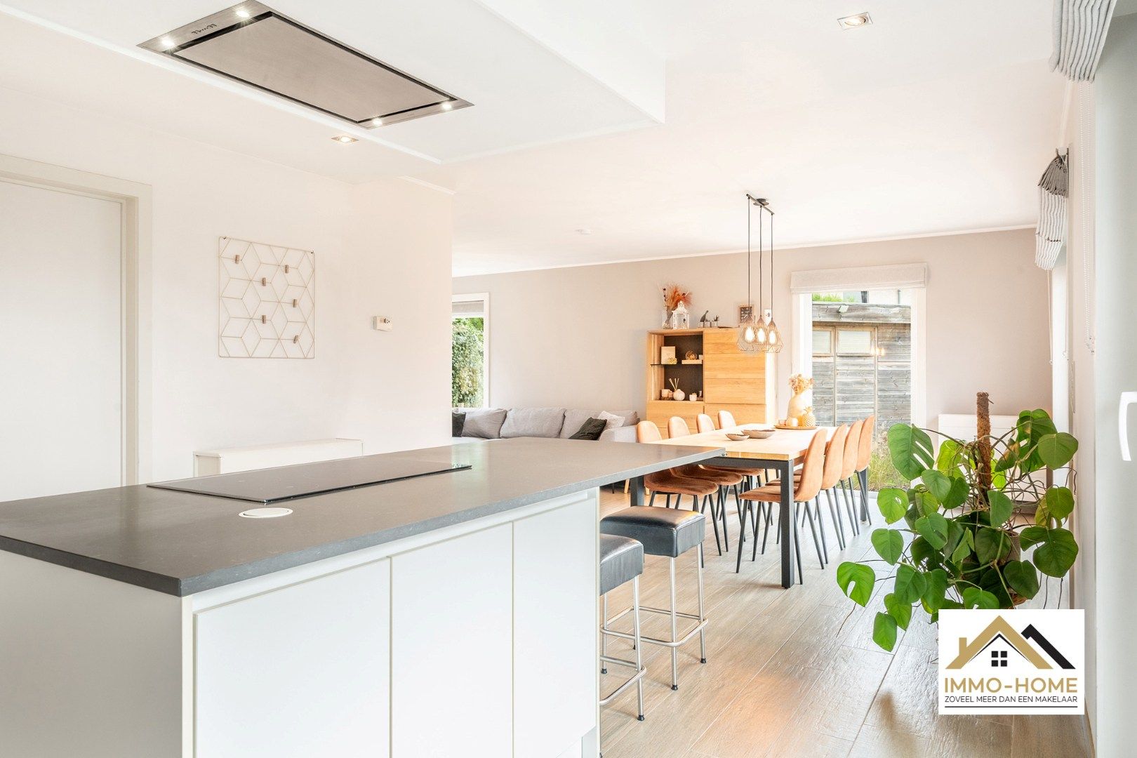 Prachtige HOB met zonnepanelen in een doodlopende straat! foto 5