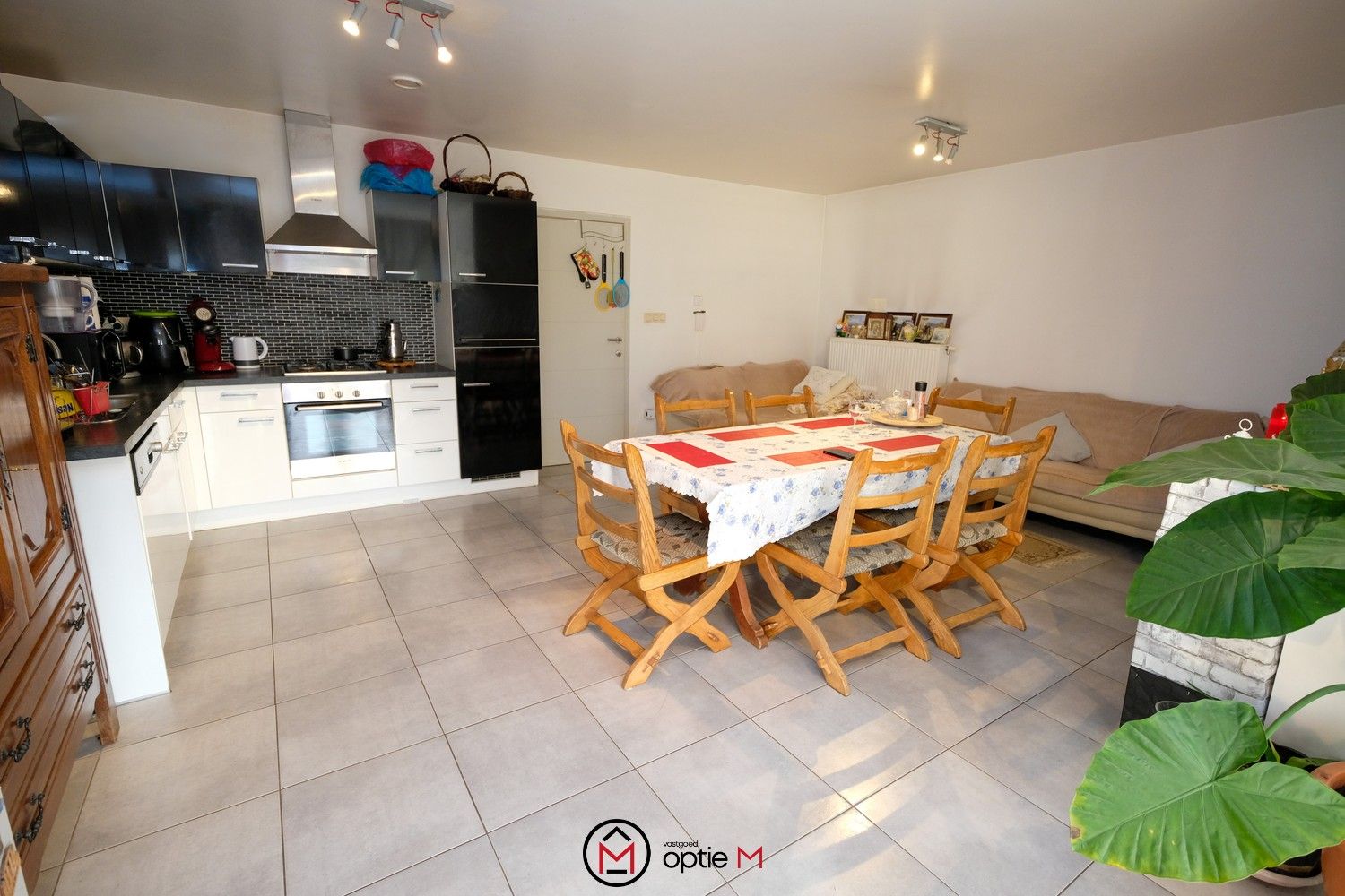Centraal gelegen appartement met 2 slpks, terras en tuin foto 4