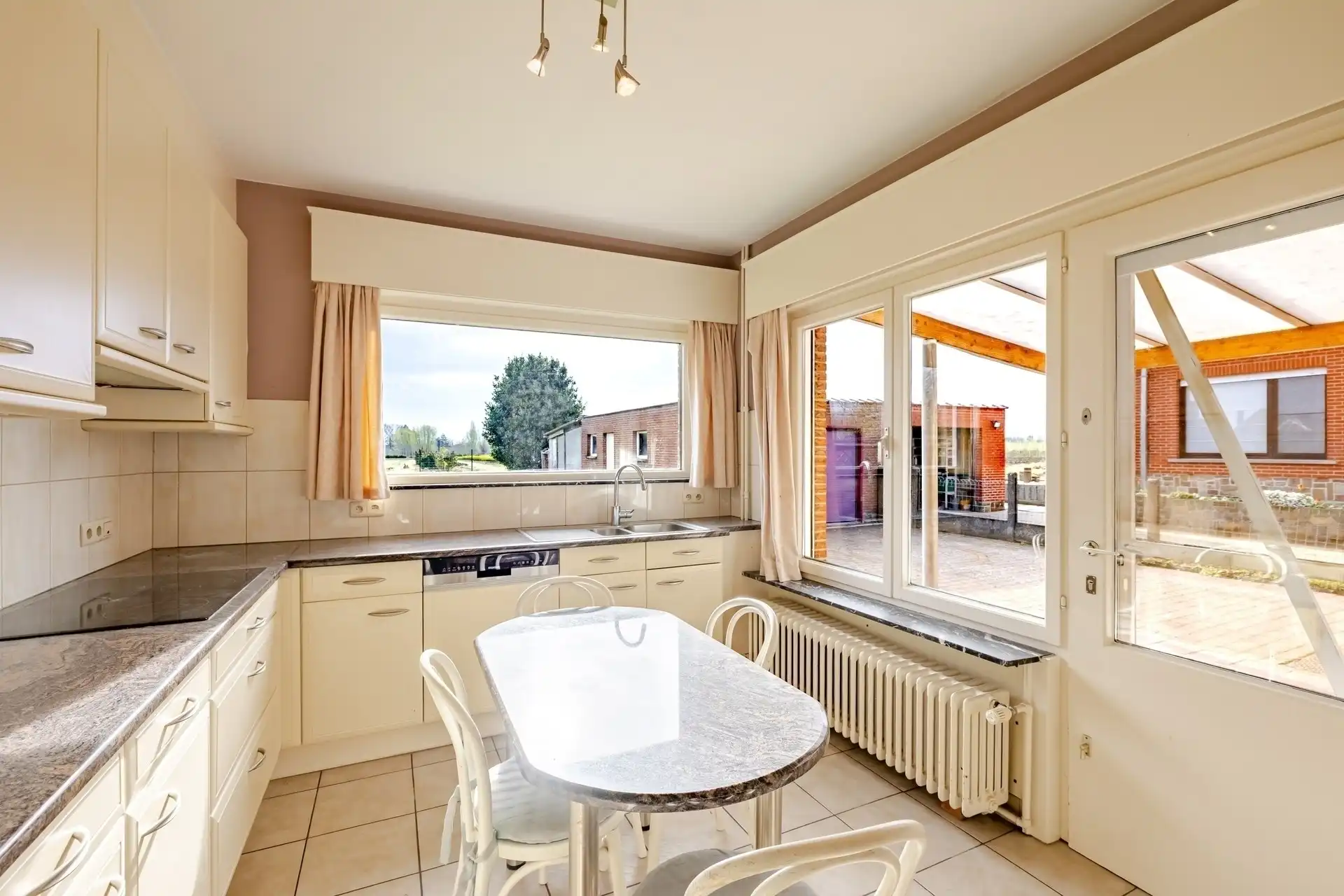 Charmante bungalow met landelijk uitzicht in Schellebelle foto 12