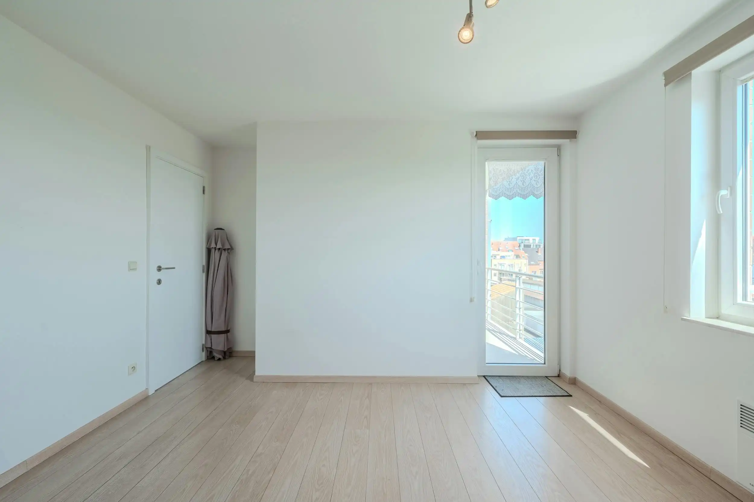 Prachtig 2-slaapkamer appartement met terras te Oostende foto 9