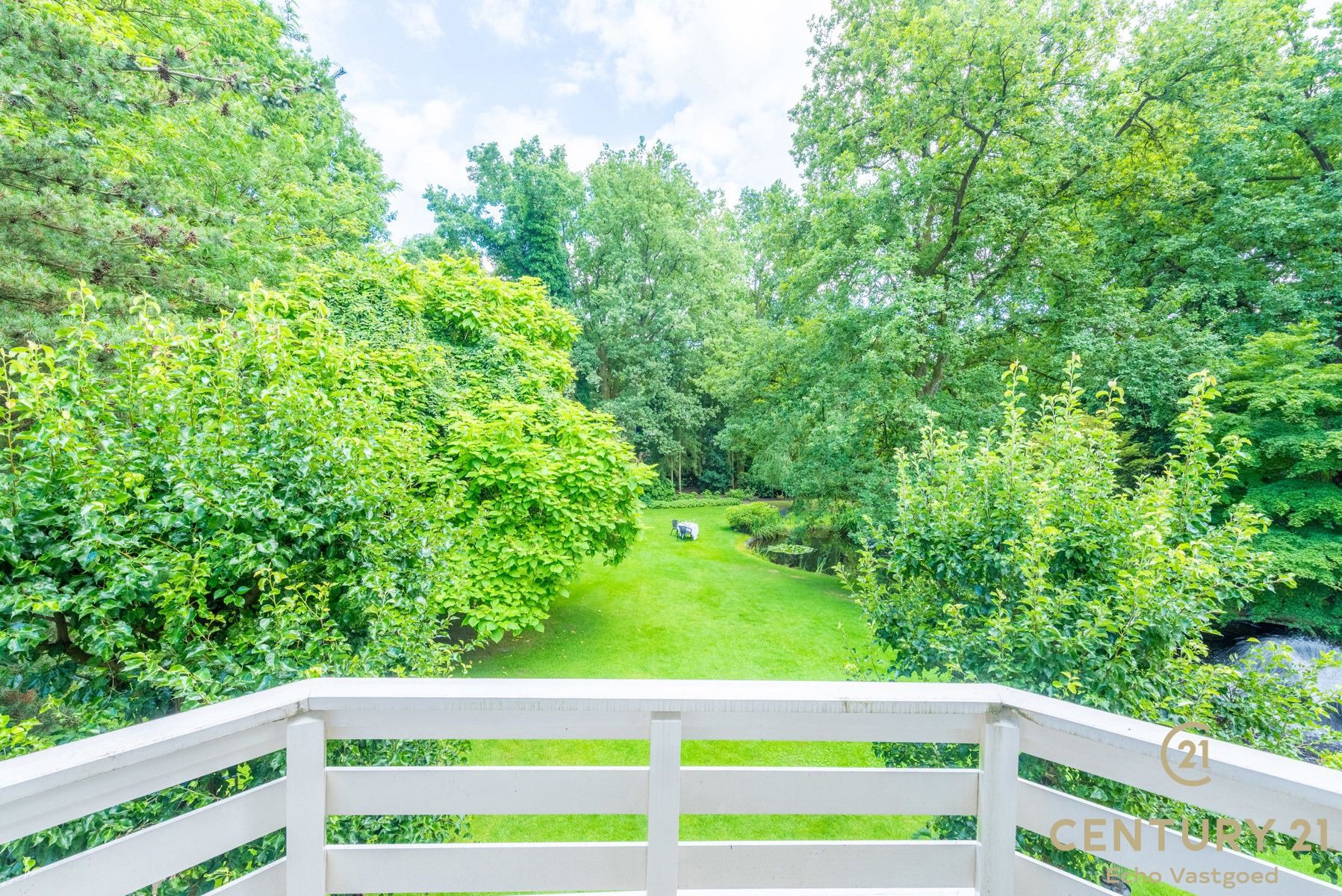 Karaktervol landhuis met prachtige tuin van ca 2128m² foto 25