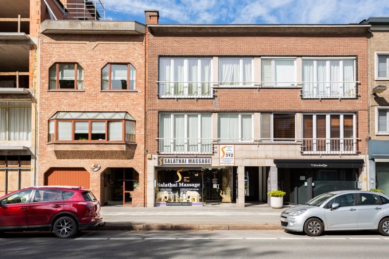 Zeer ruim en groot commercieel handelspand in hartje Brasschaat! foto 4