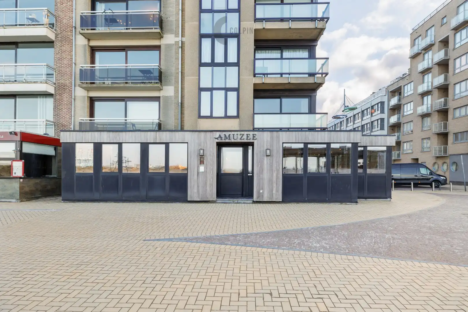 Uniek handelspand op de Zeedijk van Zeebrugge met zeezicht foto 18