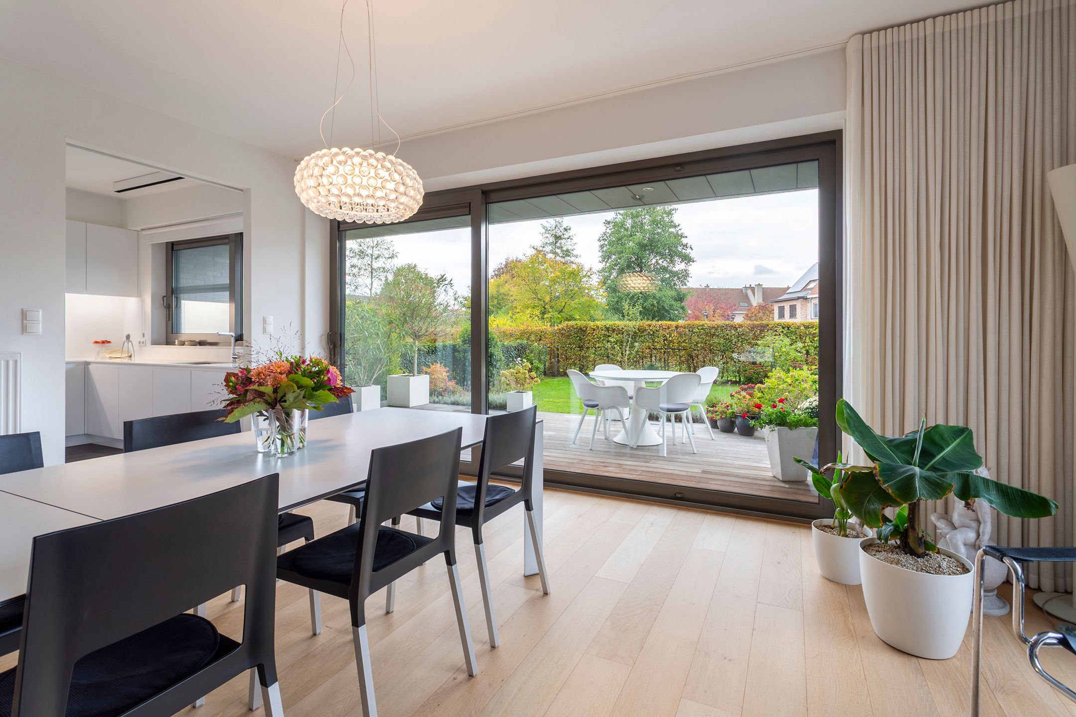 licht gelijkvloersappartement met 3 slpks en riante tuin foto 4
