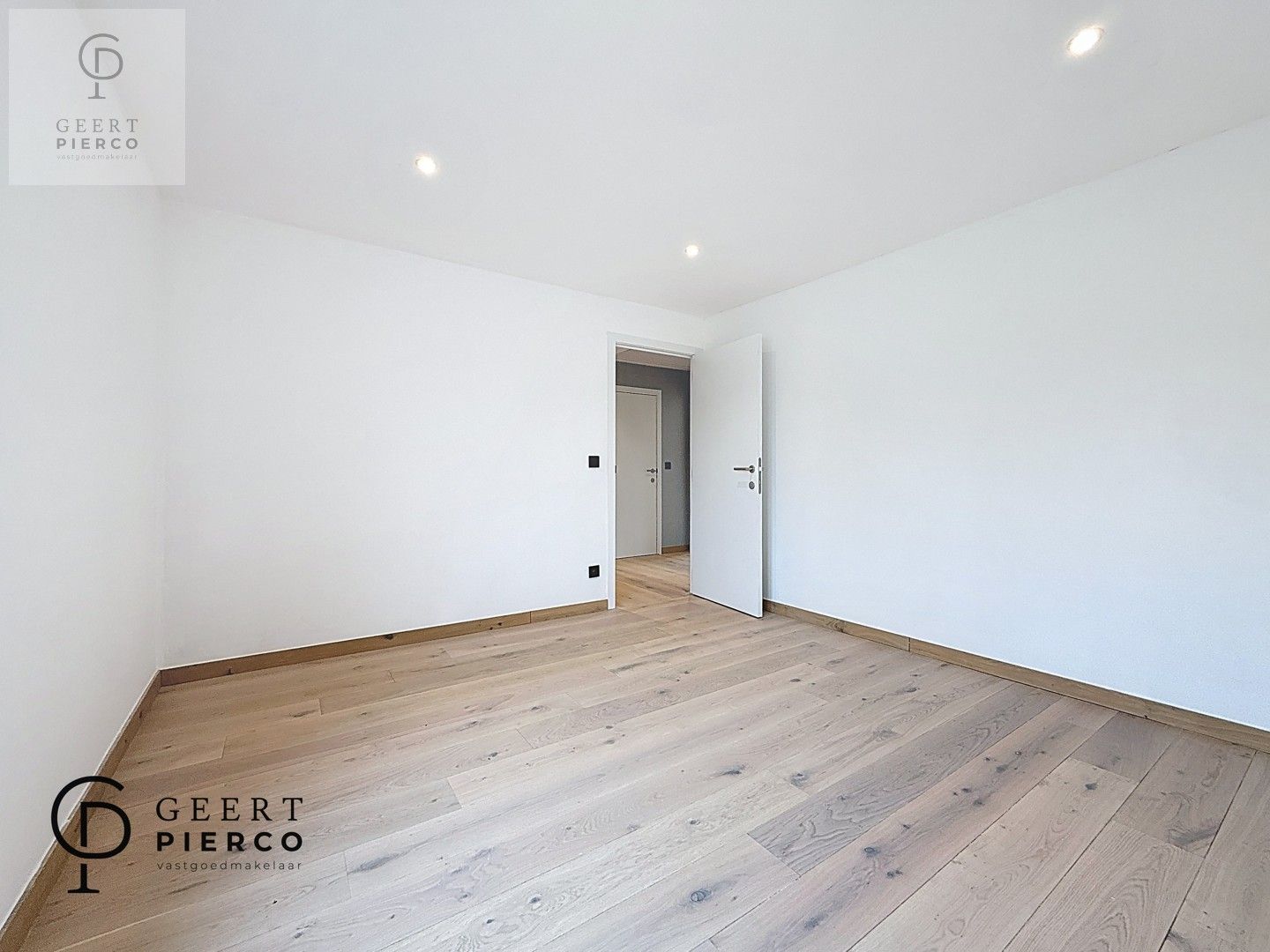 Gerenoveerde halfopen bebouwing gelegen in het rustige Gingelom. foto 14