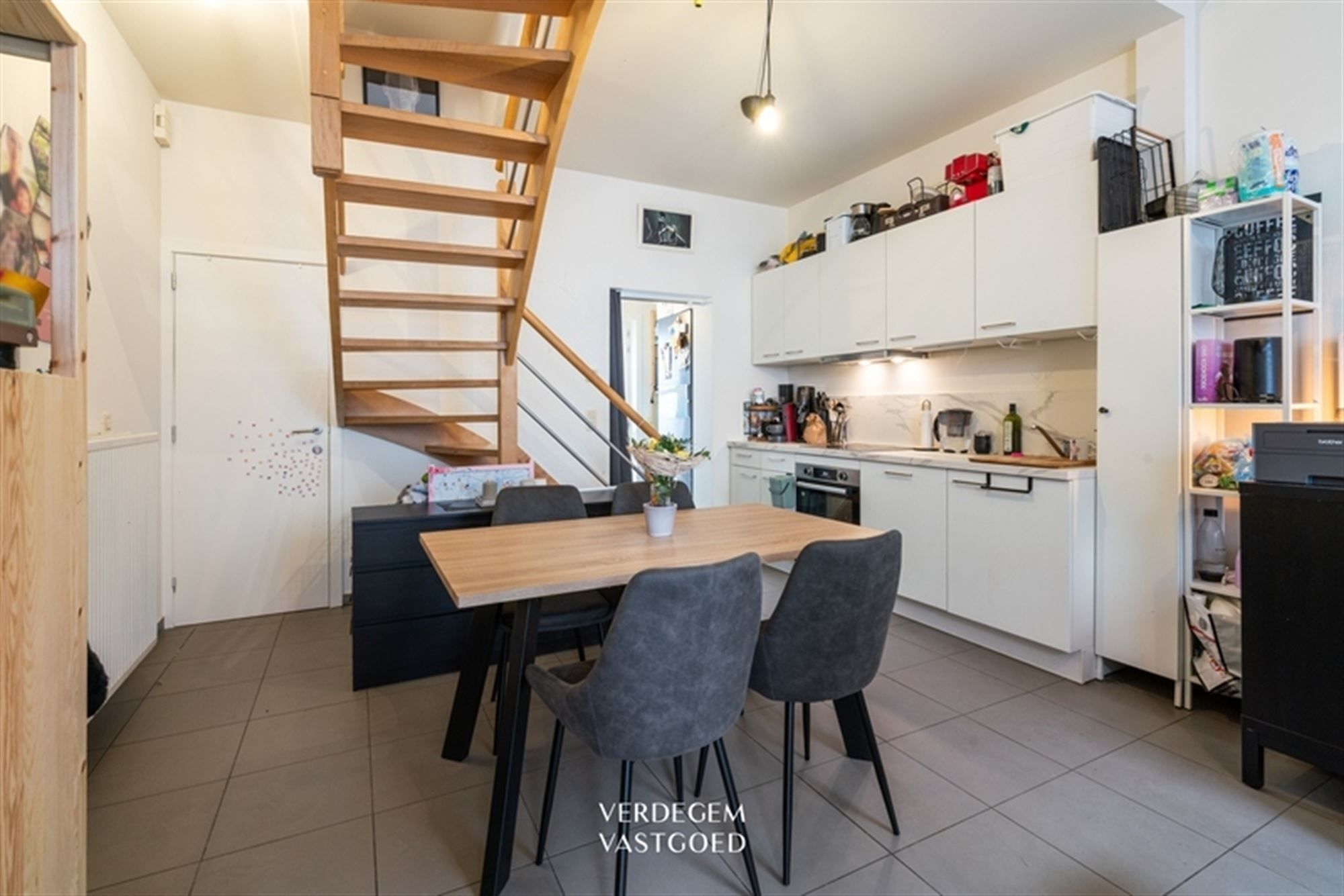 Charmante starterswoning met 2 slaapkamers en stadskoer in rustige straat foto 6