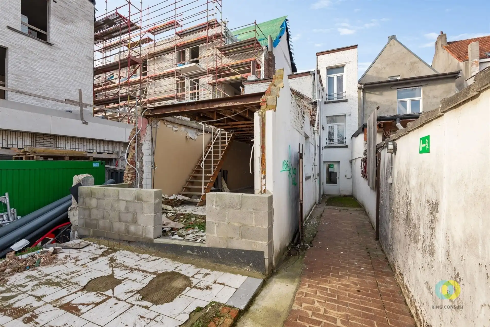 **IN OPTIE** Te renoveren appartementsgebouw foto 2