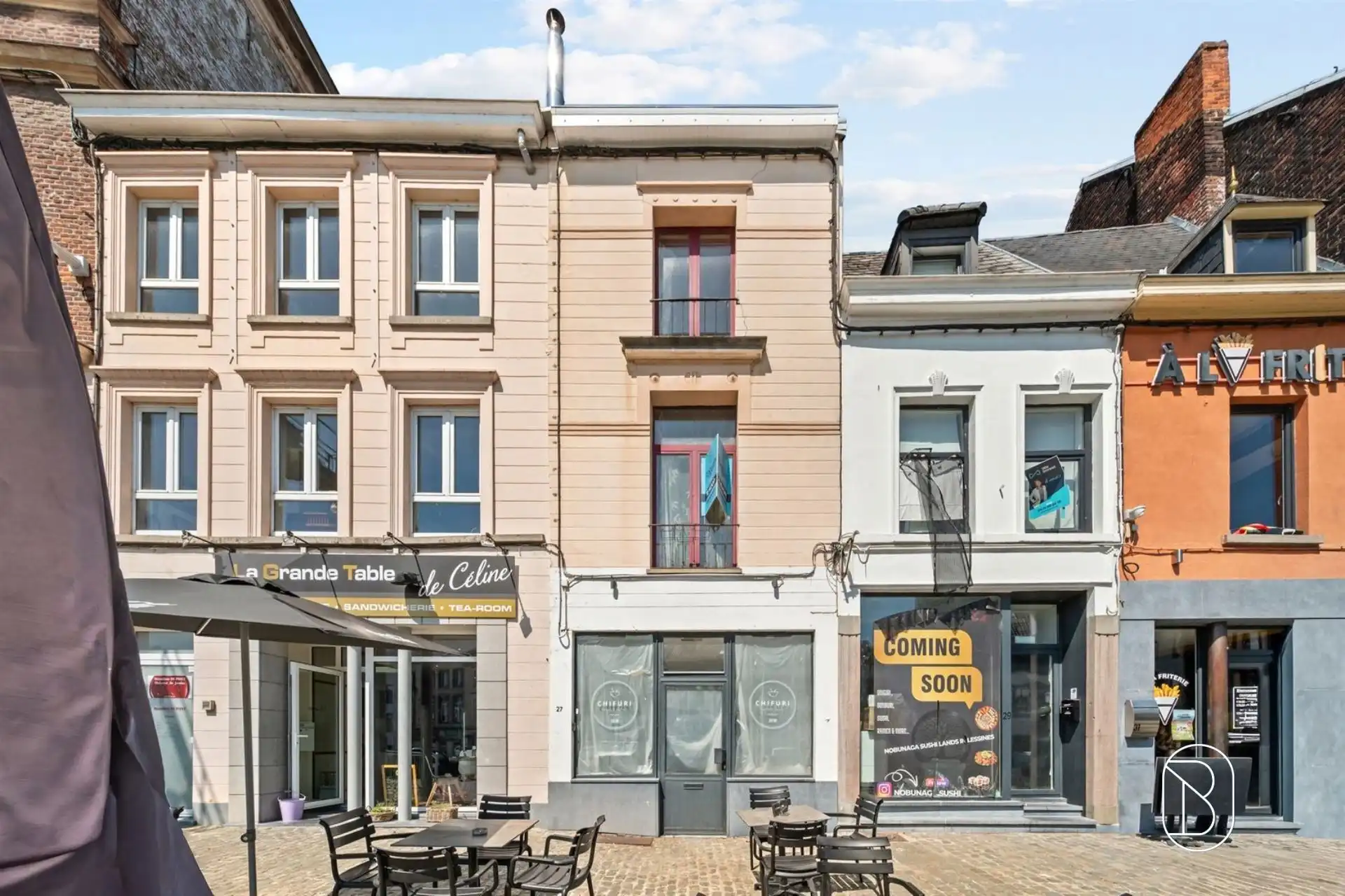 Handelspand + woonunit op de Markt van Lessines! foto {{pictureIndex}}