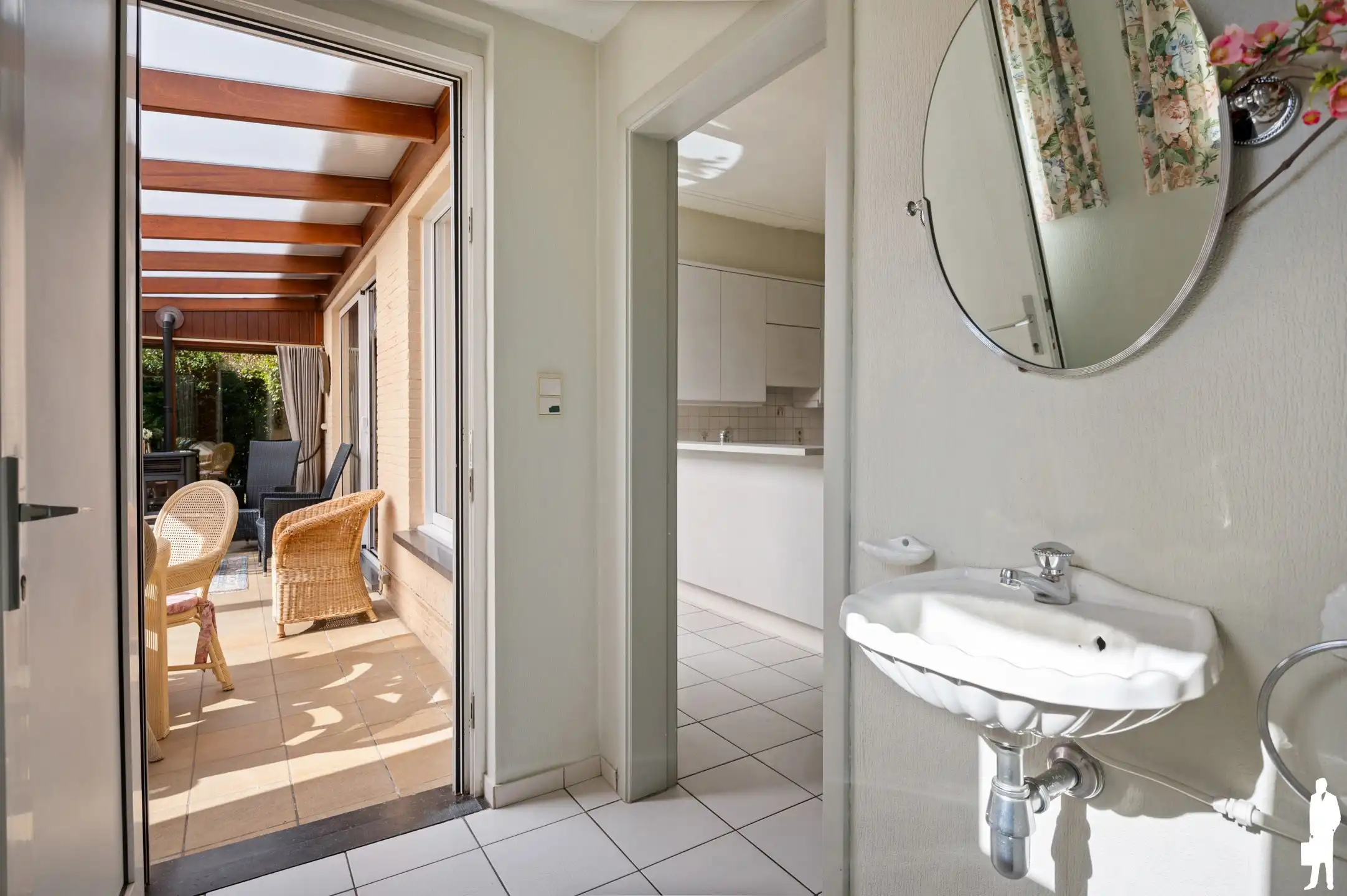 Karaktervolle vrijstaande woning met 3 slaapkamers, veranda en prachtig aangelegde tuin op toplocatie aan de Kalmthoutse Heide foto 11