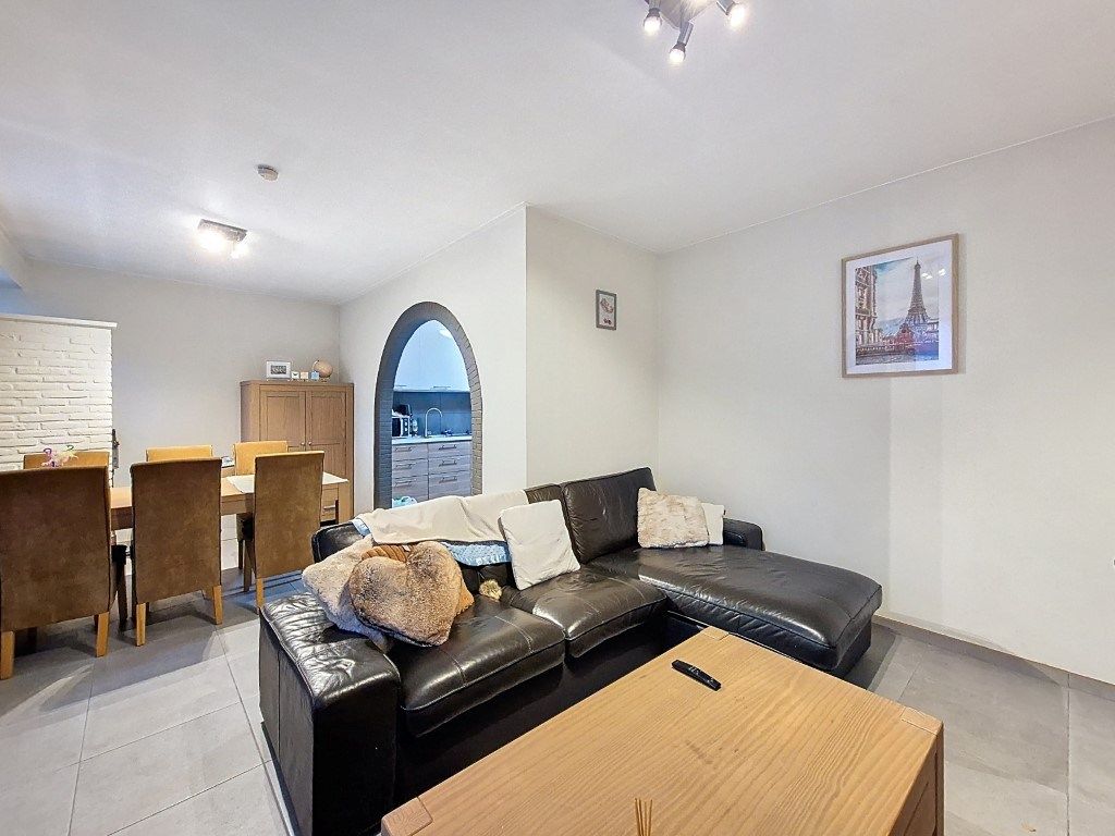 Gemeubelde gezinswoning met 2 slpks foto 2