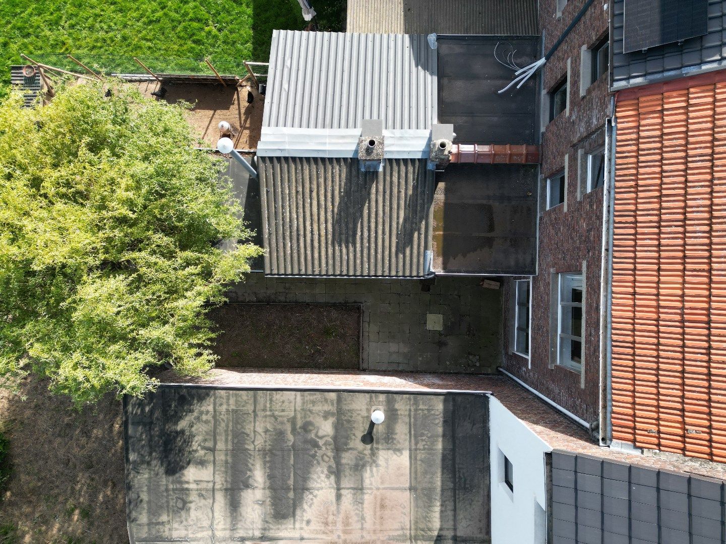 Gezellige rijwoning met grote tuin en boomgaard op stadsrand foto 23