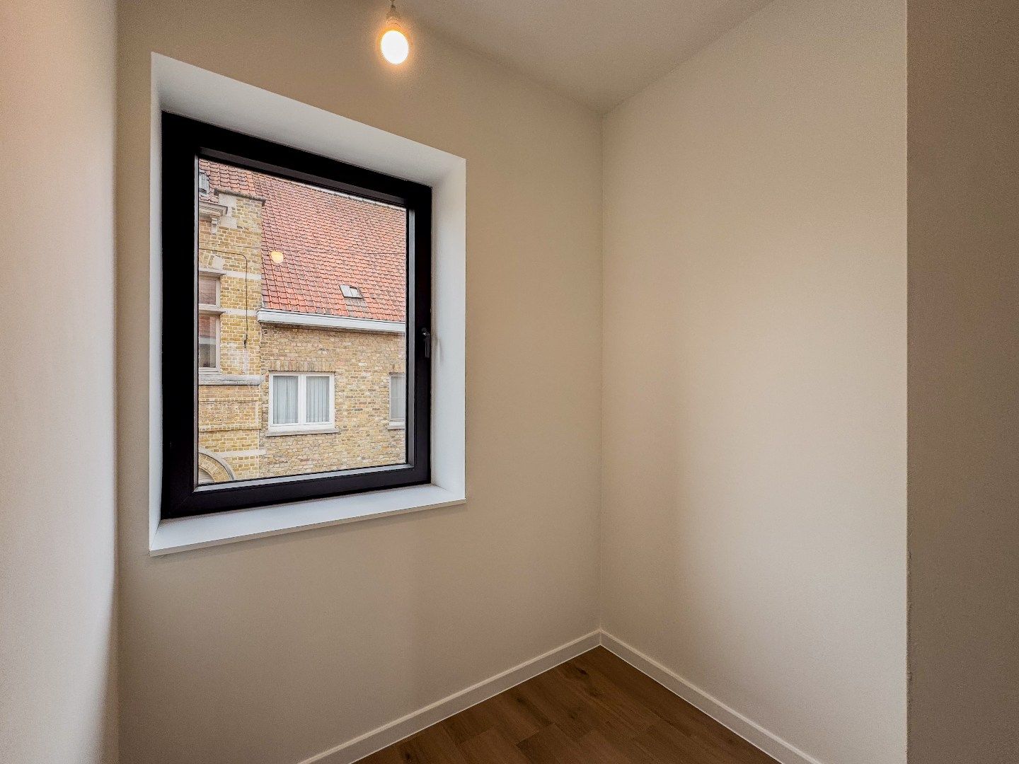 Gerenoveerde woning met 3 slaapkamers en gezellig stadstuintje. foto 14