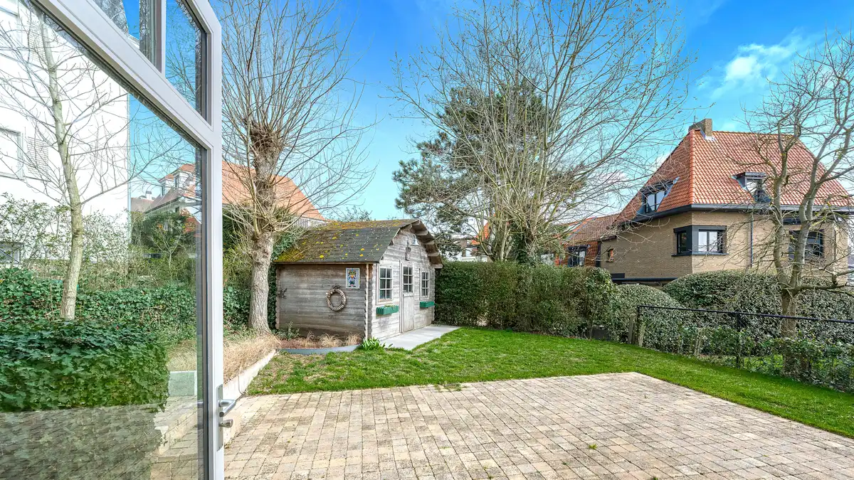 Subliem gerenoveerde koppelvilla op 150m van het strand te koop! foto 22