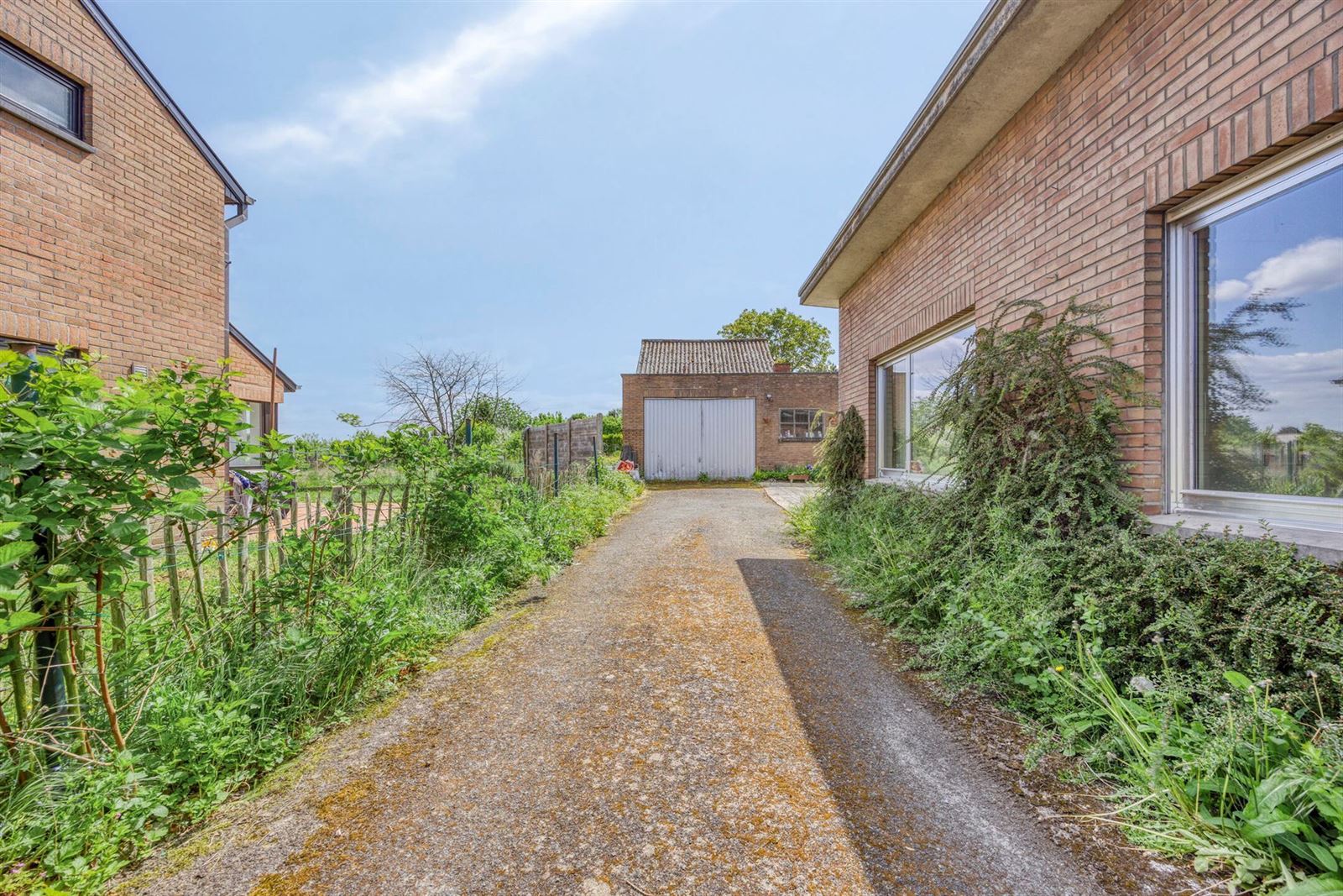 Ruime villa (bungalow) met 4 slaapkamers en atelier op terrein van 13a 22ca foto 22